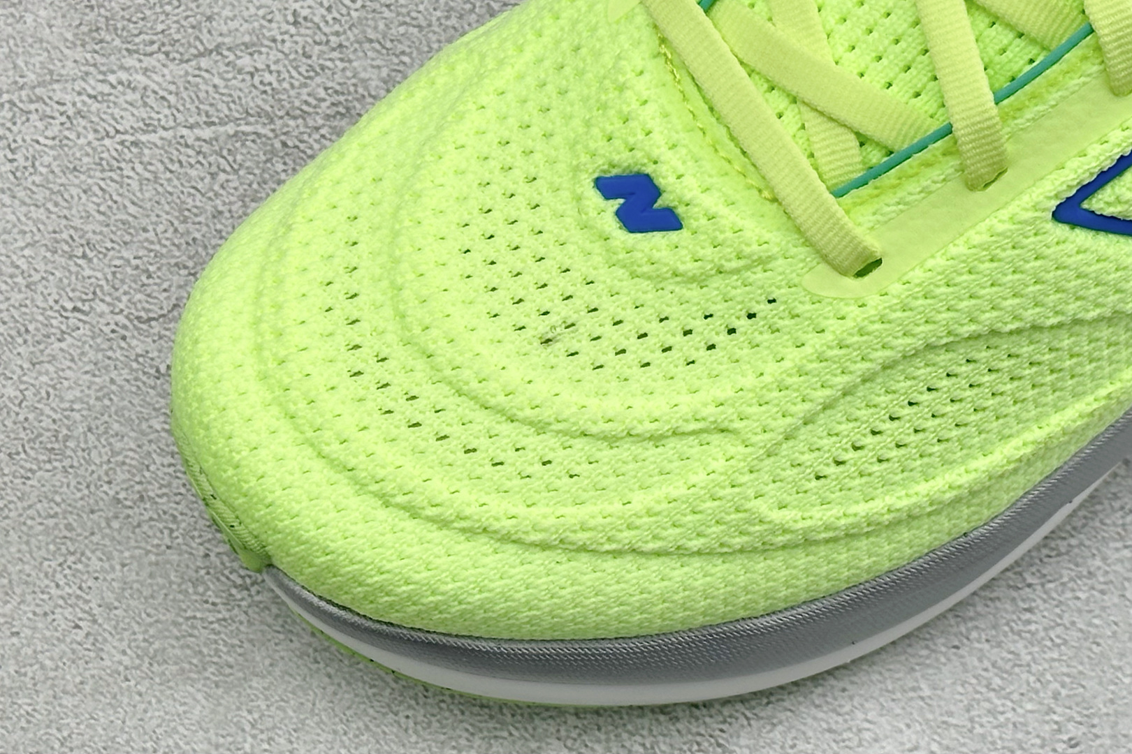 NEW BALANCE 1080 缓震运动鞋NB透气休闲鞋 DETAIL INFO可靠的舒适性和高性能相结合 M10802HR NEW BALANCE 1080 缓震运动鞋NB透气休闲鞋 DETAIL INFO可靠的舒适性和高性能相结合 M10802HR