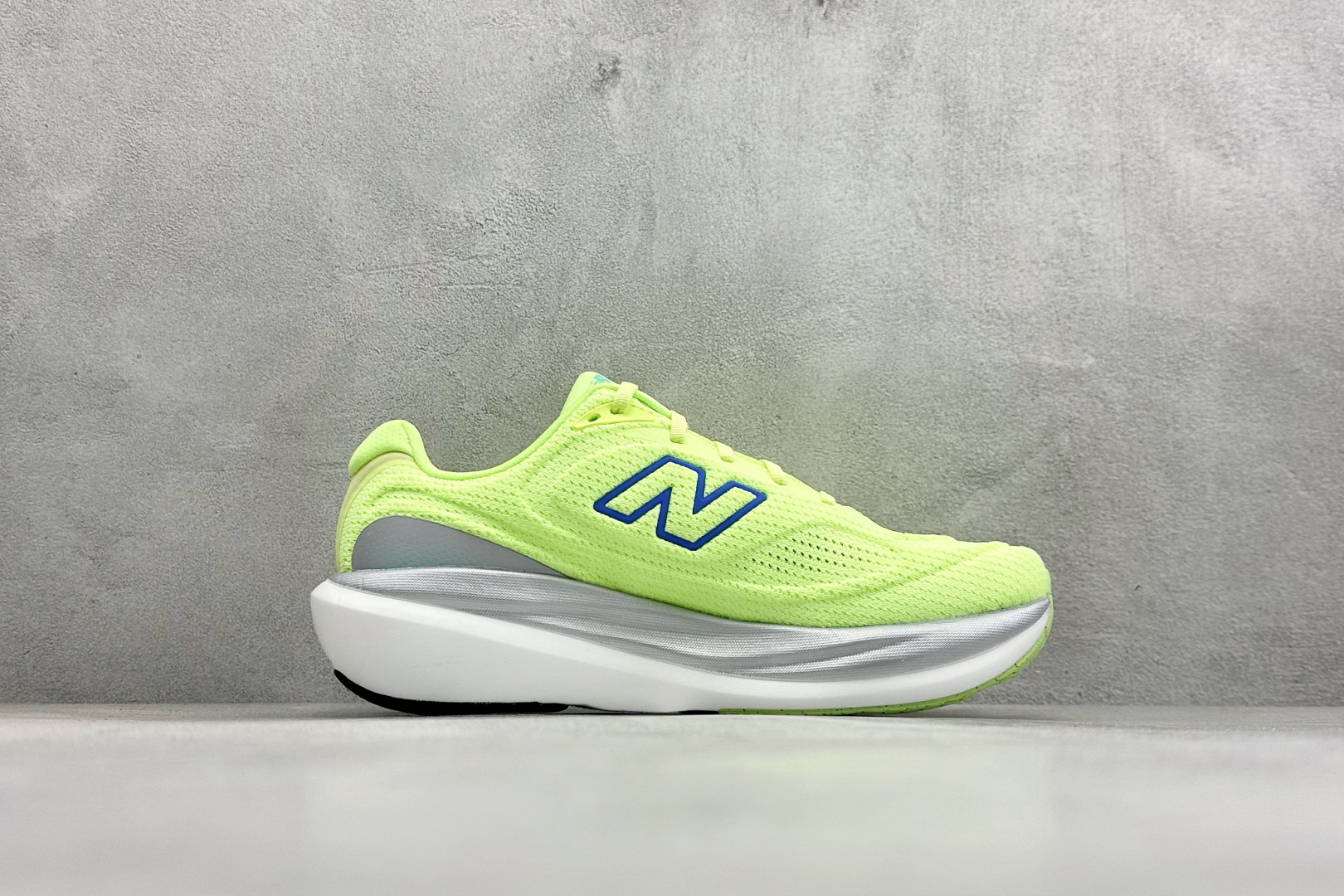 NEW BALANCE 1080 缓震运动鞋NB透气休闲鞋 DETAIL INFO可靠的舒适性和高性能相结合 M10802HR NEW BALANCE 1080 缓震运动鞋NB透气休闲鞋 DETAIL INFO可靠的舒适性和高性能相结合 M10802HR
