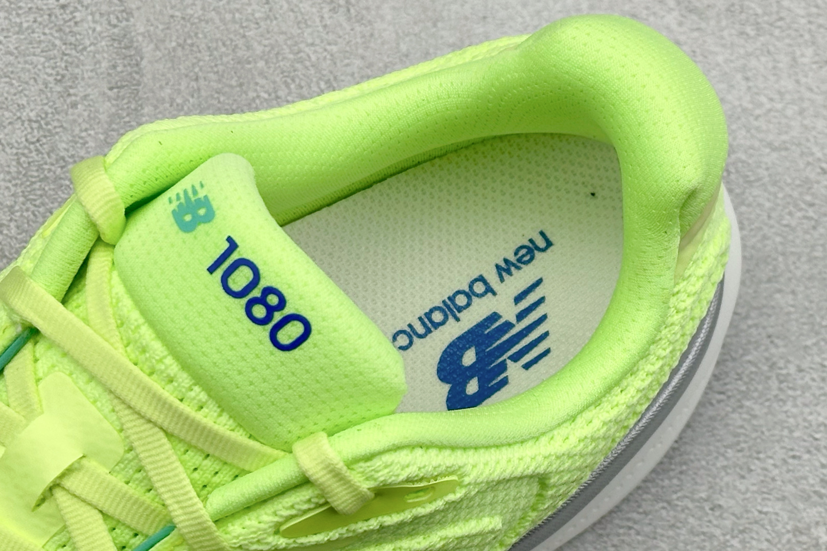 NEW BALANCE 1080 缓震运动鞋NB透气休闲鞋 DETAIL INFO可靠的舒适性和高性能相结合 M10802HR NEW BALANCE 1080 缓震运动鞋NB透气休闲鞋 DETAIL INFO可靠的舒适性和高性能相结合 M10802HR