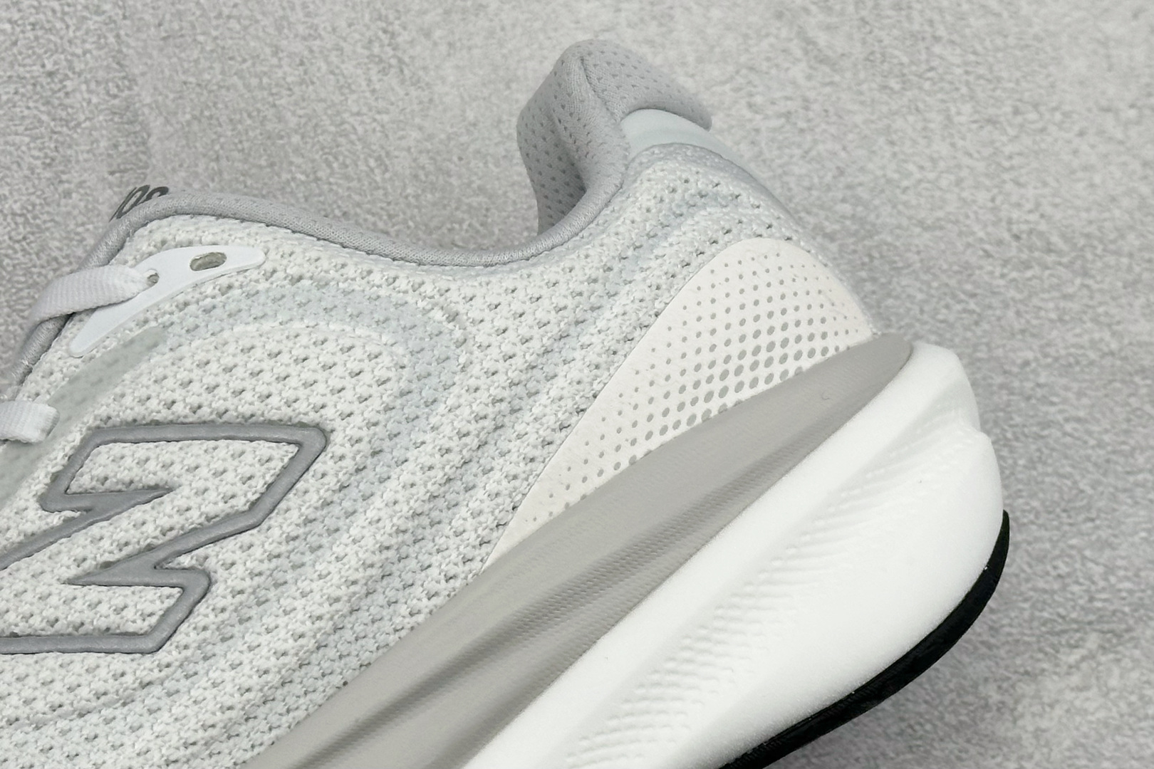 220 NEW BALANCE 1080 缓震运动鞋NB透气休闲鞋 DETAIL INFO可靠的舒适性和高性能相结合 M10807E3