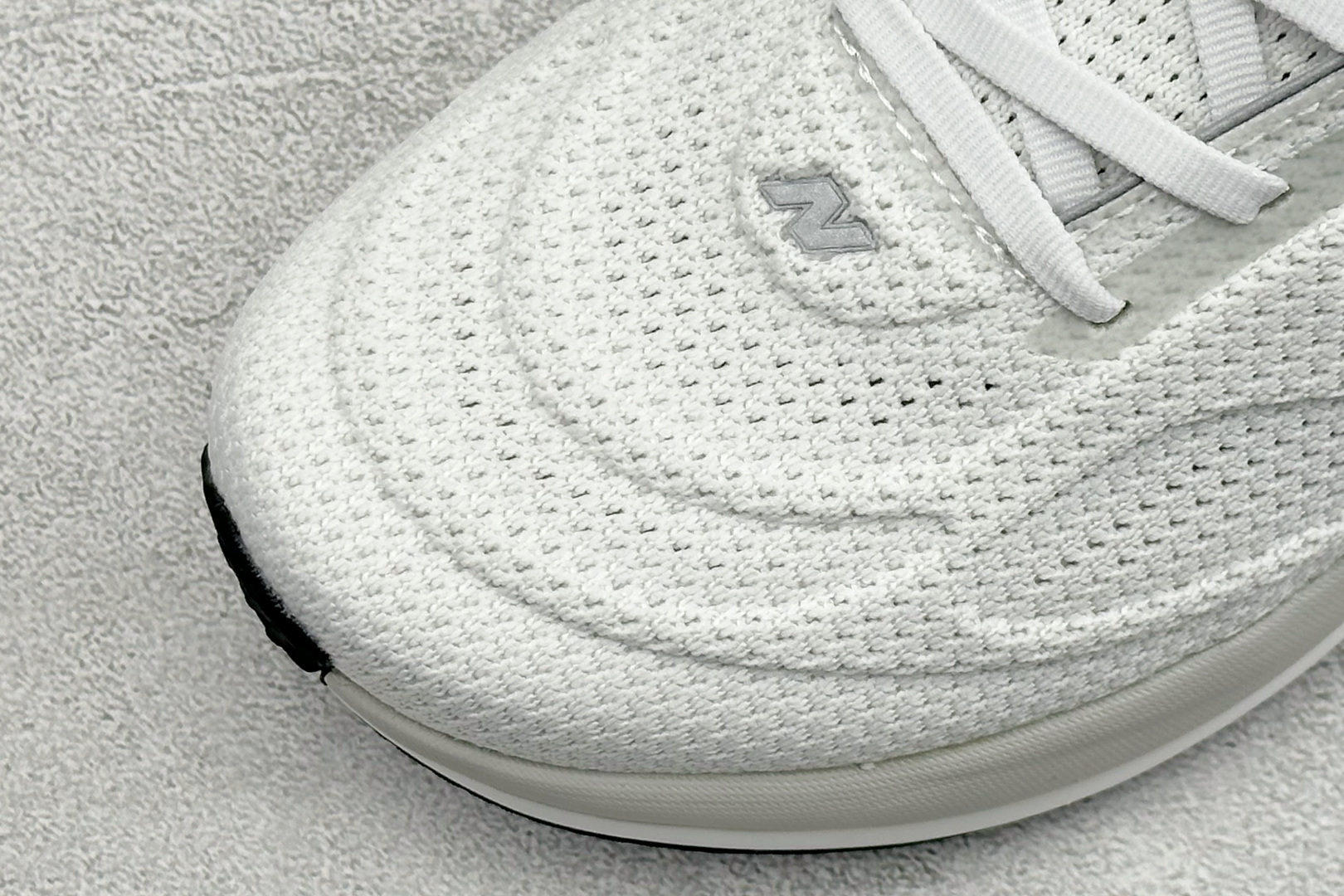 220 NEW BALANCE 1080 缓震运动鞋NB透气休闲鞋 DETAIL INFO可靠的舒适性和高性能相结合 M10807E3