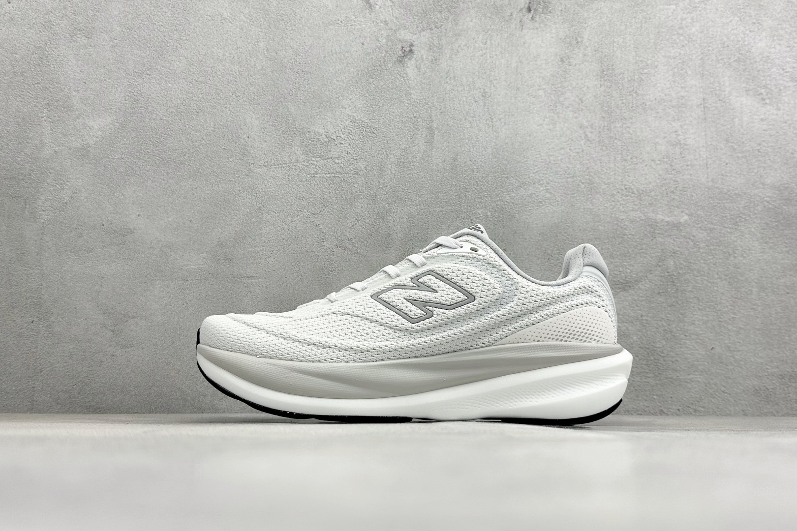 220 NEW BALANCE 1080 缓震运动鞋NB透气休闲鞋 DETAIL INFO可靠的舒适性和高性能相结合 M10807E3
