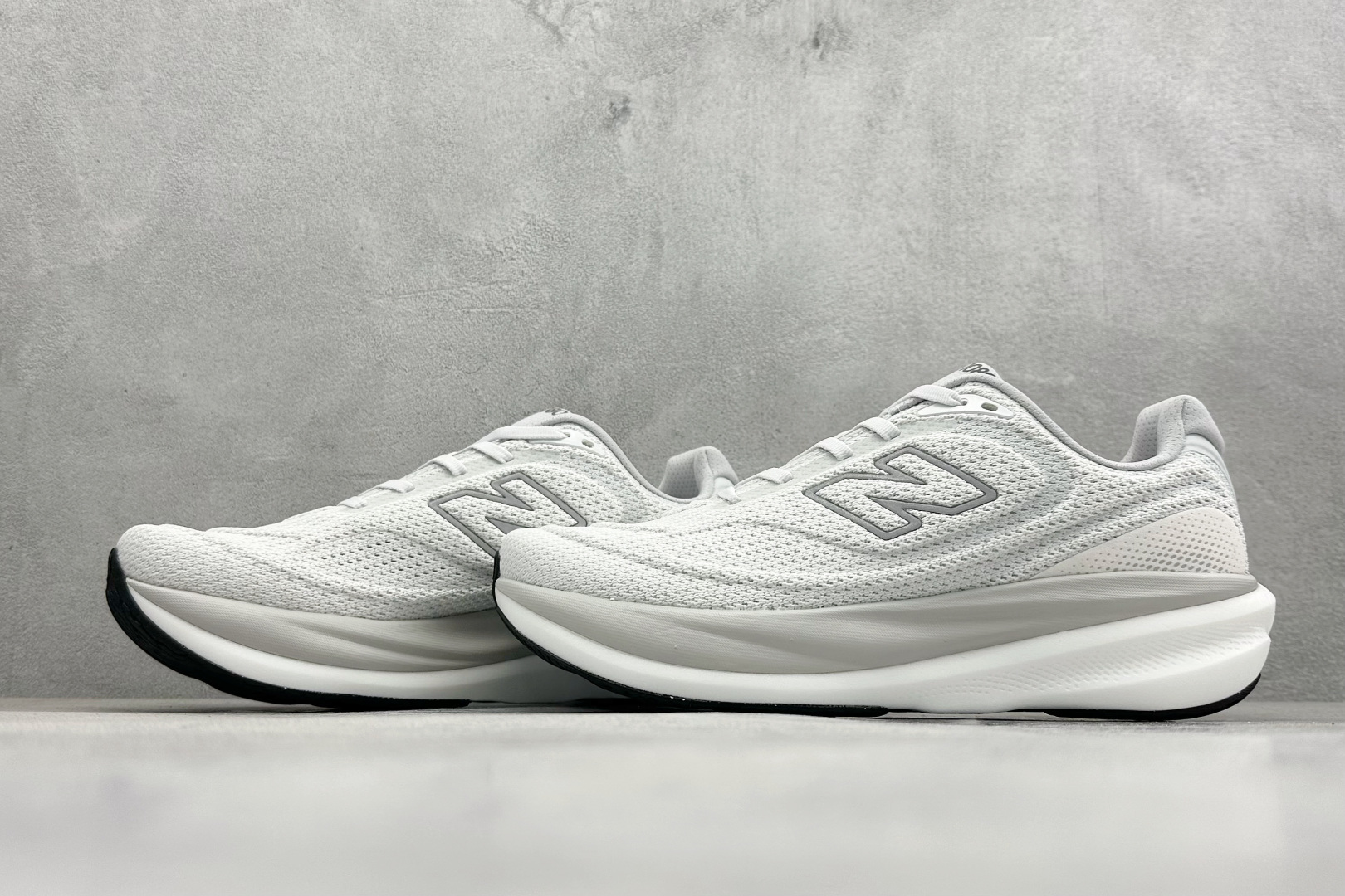 220 NEW BALANCE 1080 缓震运动鞋NB透气休闲鞋 DETAIL INFO可靠的舒适性和高性能相结合 M10807E3
