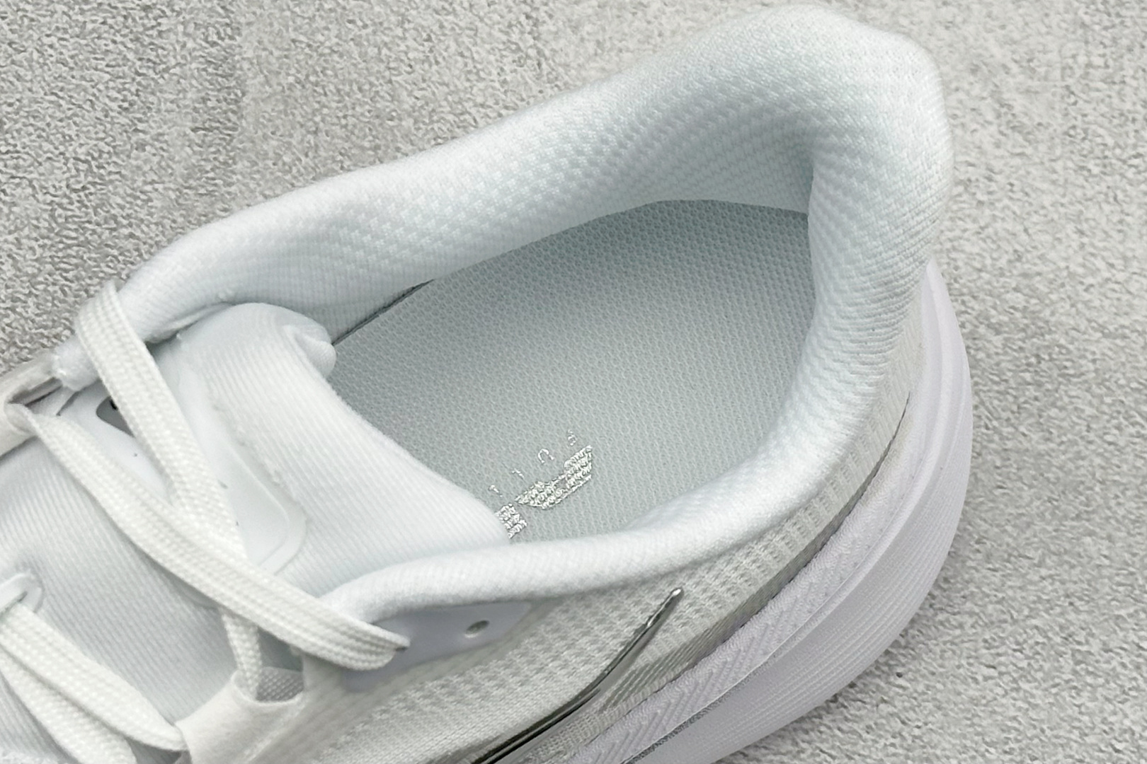 NK Air Zoom Pegasus 42代 耐磨防滑运动跑步鞋 IF1688-108