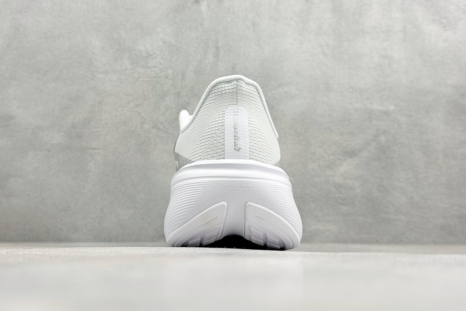 NK Air Zoom Pegasus 42代 耐磨防滑运动跑步鞋 IF1688-108