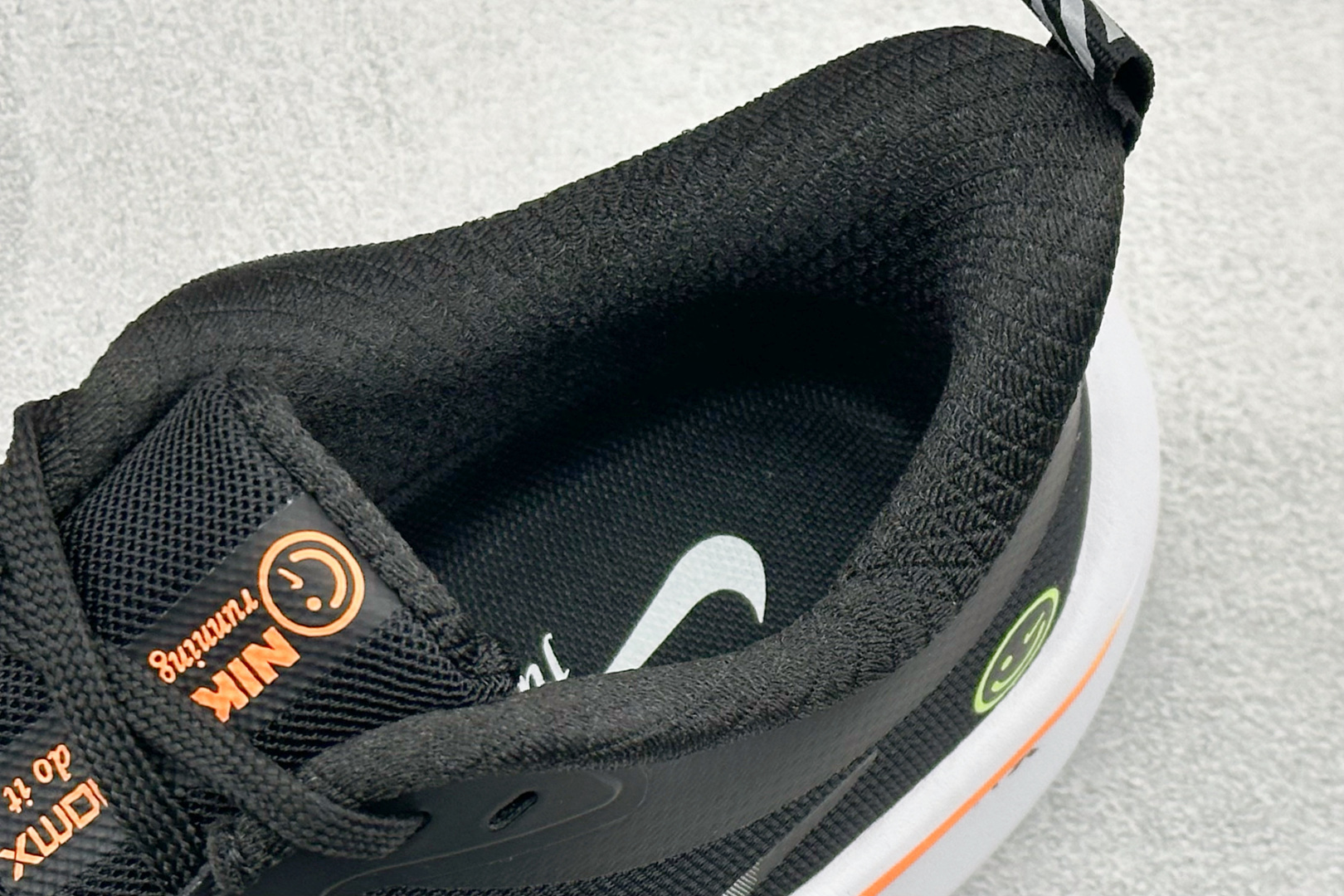NIKE ZOOMX PLUS 全新耐克跑鞋一代 CK4318-018 NIKE ZOOMX PLUS 全新耐克跑鞋一代 CK4318-018