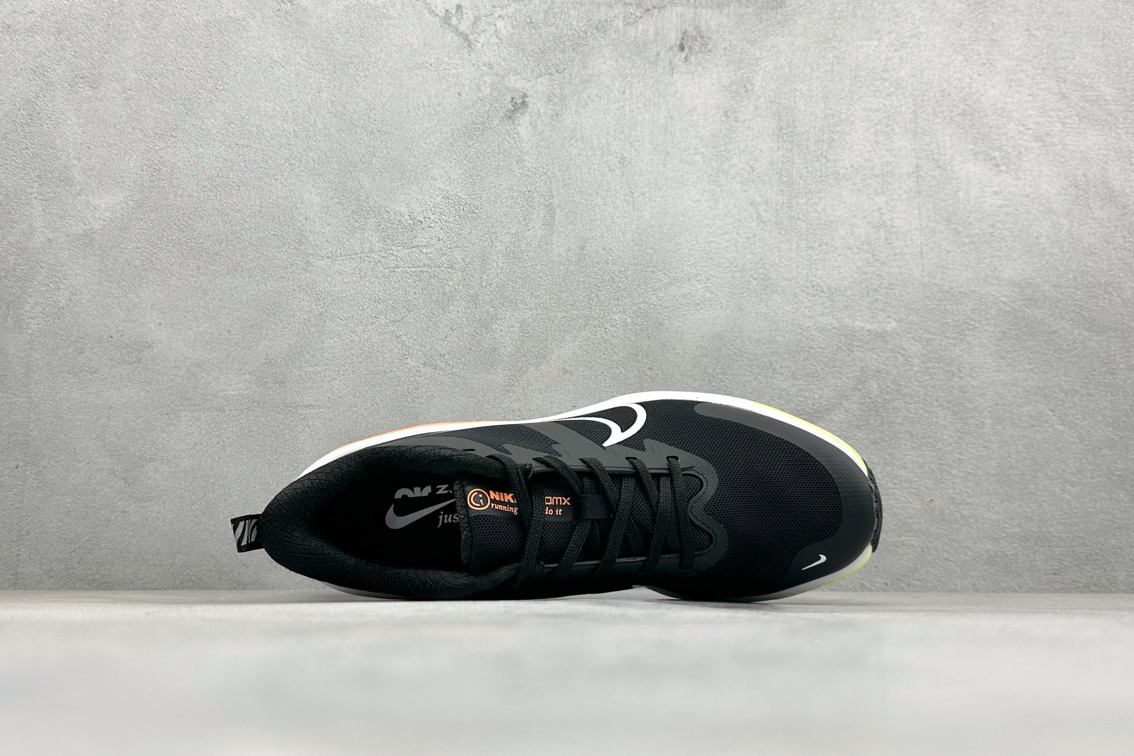 NIKE ZOOMX PLUS 全新耐克跑鞋一代 CK4318-018 NIKE ZOOMX PLUS 全新耐克跑鞋一代 CK4318-018