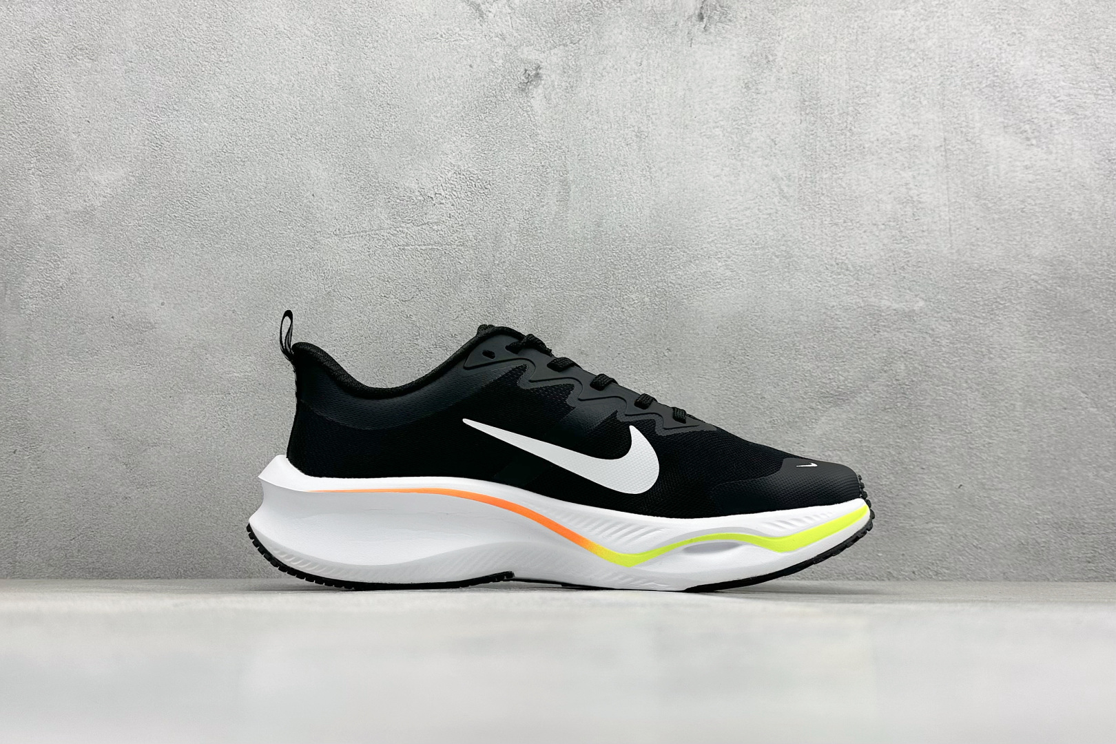 NIKE ZOOMX PLUS 全新耐克跑鞋一代 CK4318-018 NIKE ZOOMX PLUS 全新耐克跑鞋一代 CK4318-018