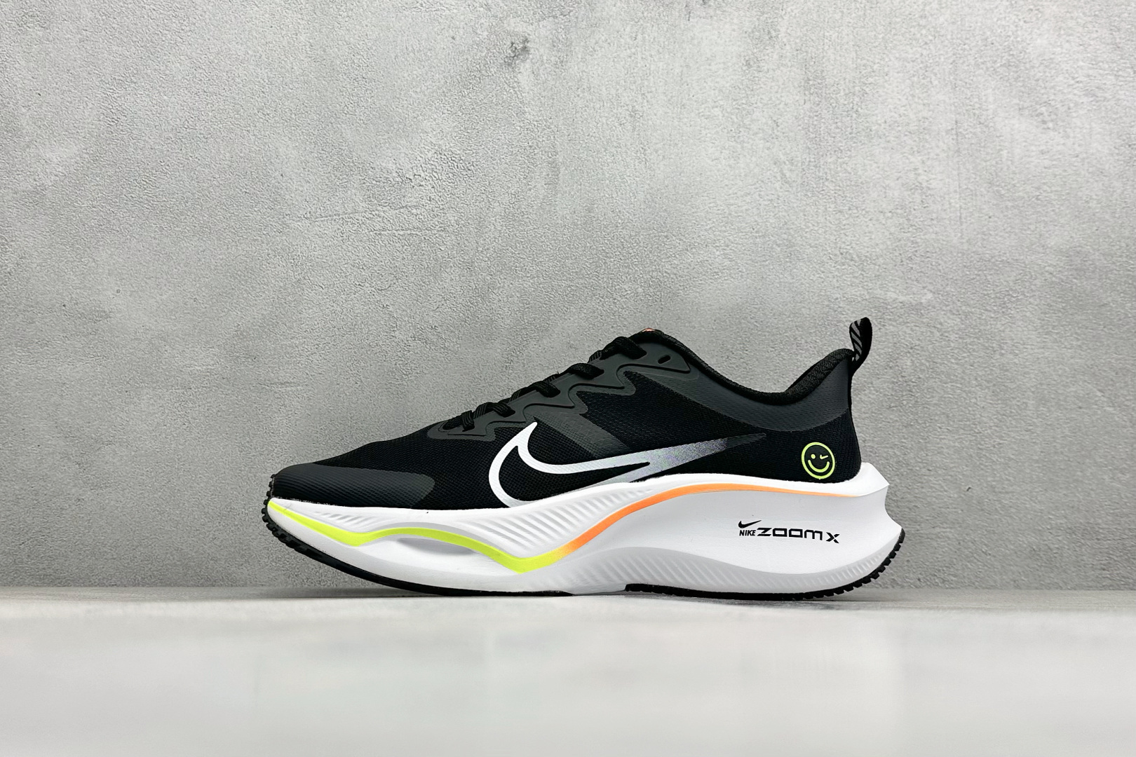 NIKE ZOOMX PLUS 全新耐克跑鞋一代 CK4318-018 NIKE ZOOMX PLUS 全新耐克跑鞋一代 CK4318-018