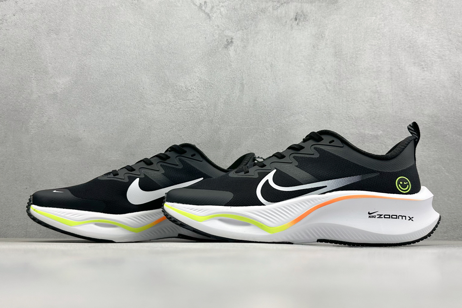 NIKE ZOOMX PLUS 全新耐克跑鞋一代 CK4318-018 NIKE ZOOMX PLUS 全新耐克跑鞋一代 CK4318-018