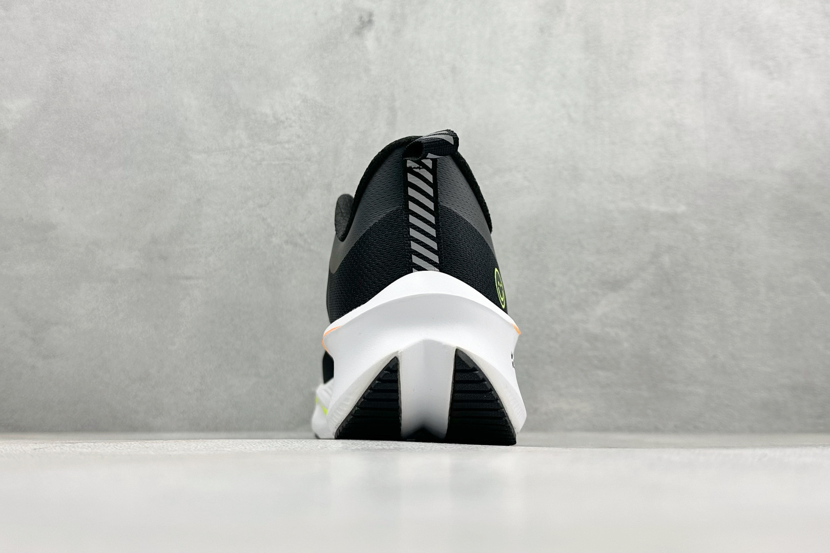 NIKE ZOOMX PLUS 全新耐克跑鞋一代 CK4318-018 NIKE ZOOMX PLUS 全新耐克跑鞋一代 CK4318-018