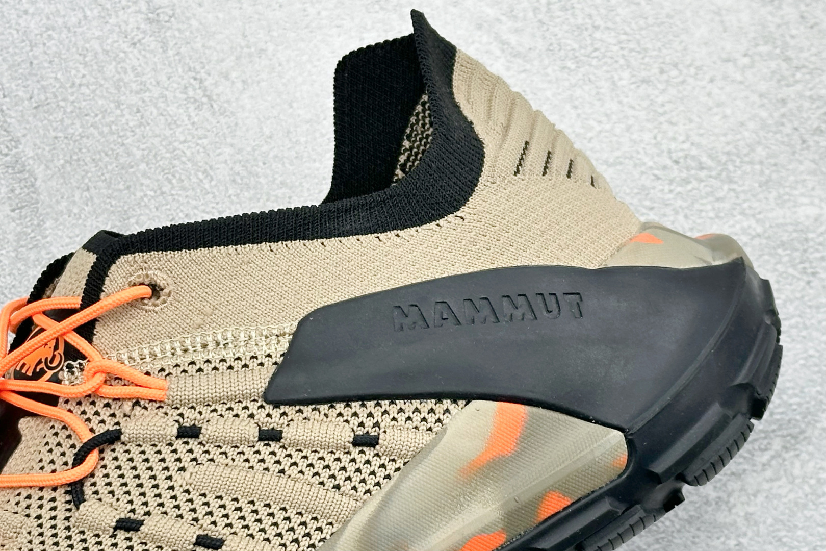 猛犸象MAMMUT Hueco 户外登山鞋 减震防滑耐磨 户外登山鞋 3020-06460-7521-1065