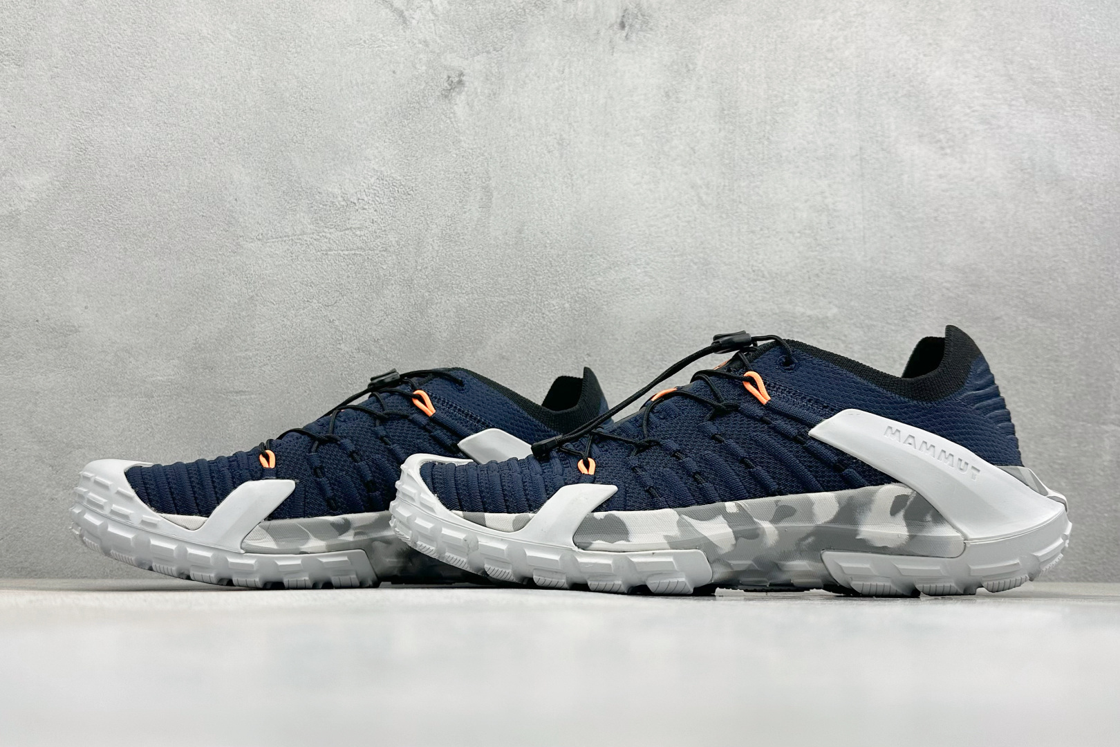 猛犸象MAMMUT Hueco 户外登山鞋 减震防滑耐磨 户外登山鞋 3020-06460-0257-1075