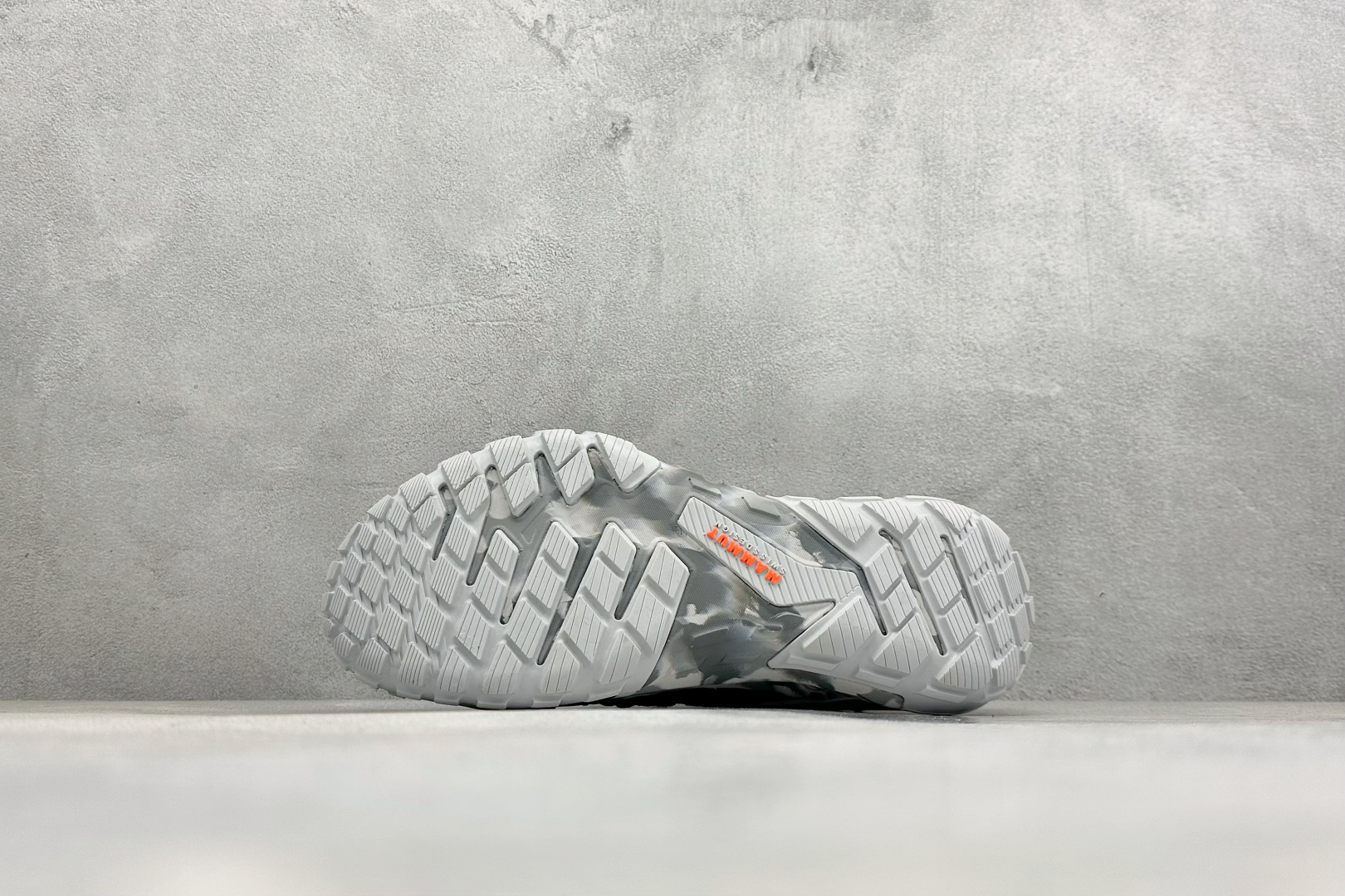 猛犸象MAMMUT Hueco 户外登山鞋 减震防滑耐磨 户外登山鞋 3020-06460-0257-1075