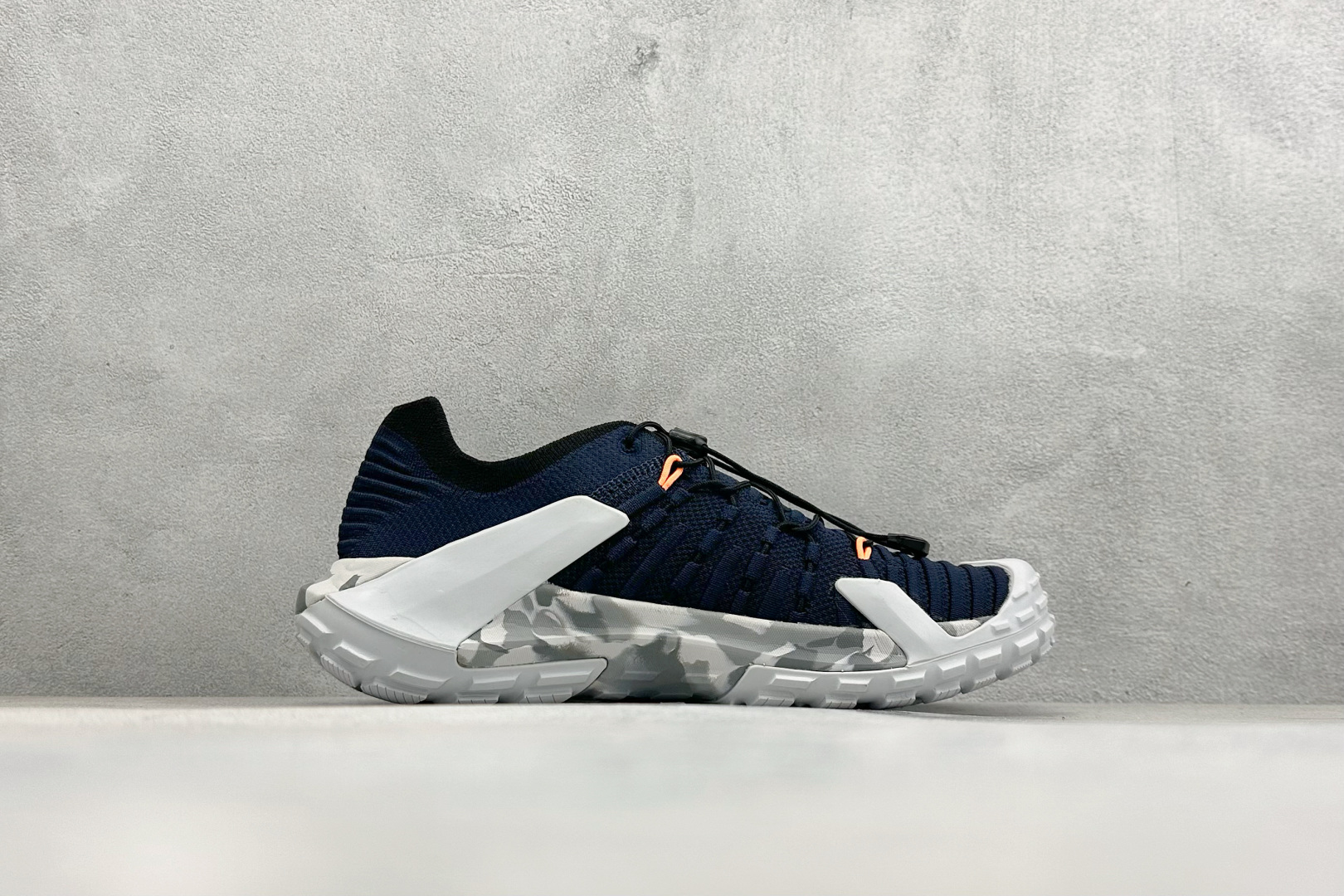 猛犸象MAMMUT Hueco 户外登山鞋 减震防滑耐磨 户外登山鞋 3020-06460-0257-1075