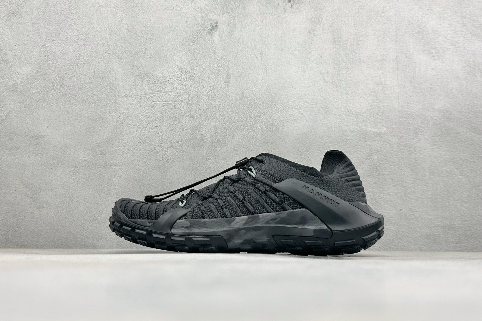 猛犸象MAMMUT Hueco 户外登山鞋 减震防滑耐磨 户外登山鞋 3020-06460-00721-1075