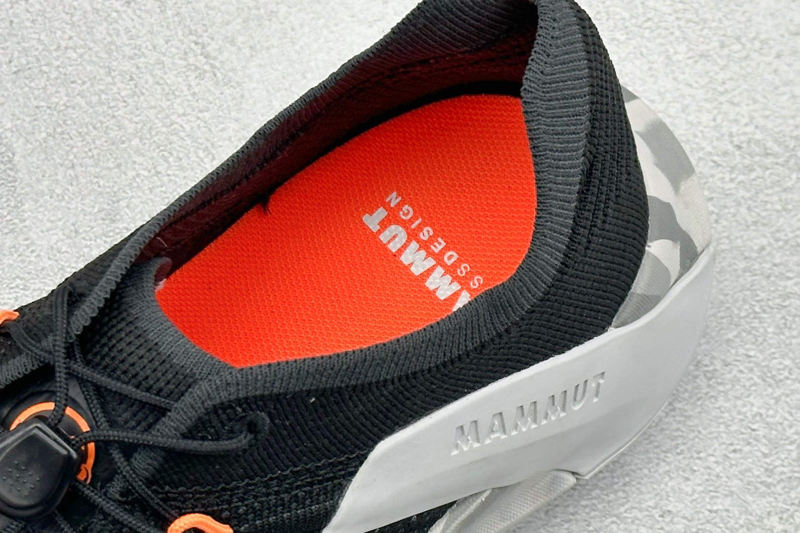 猛犸象MAMMUT Hueco 户外登山鞋 减震防滑耐磨 户外登山鞋 3020-06460-00720-1050