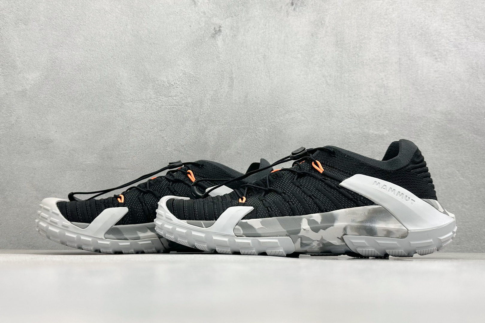 猛犸象MAMMUT Hueco 户外登山鞋 减震防滑耐磨 户外登山鞋 3020-06460-00720-1050