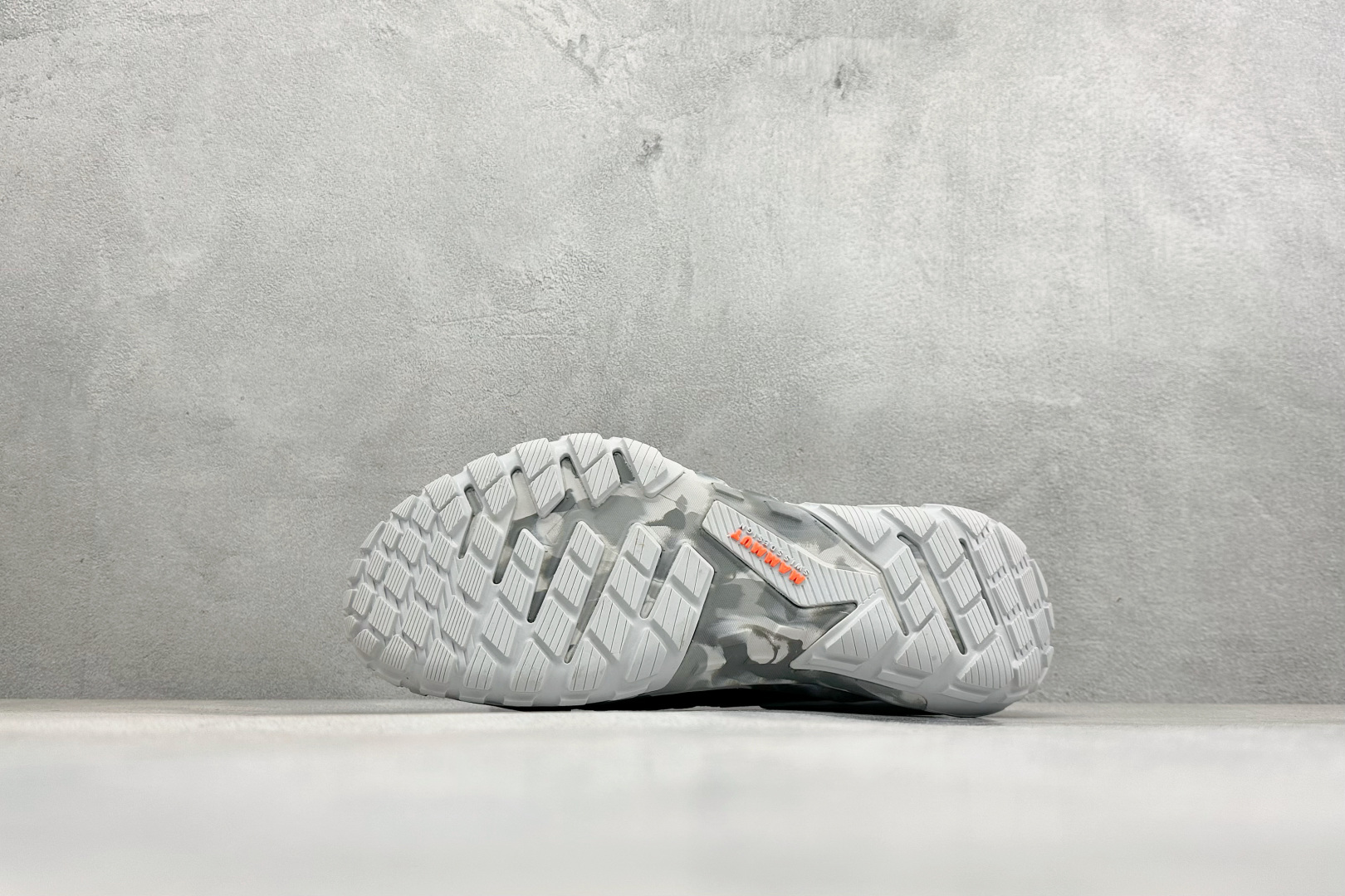 猛犸象MAMMUT Hueco 户外登山鞋 减震防滑耐磨 户外登山鞋 3020-06460-00720-1050