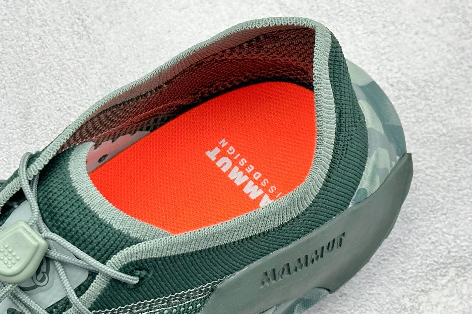 猛犸象MAMMUT Hueco 户外登山鞋 减震防滑耐磨 户外登山鞋 3020-06460-40238-1070