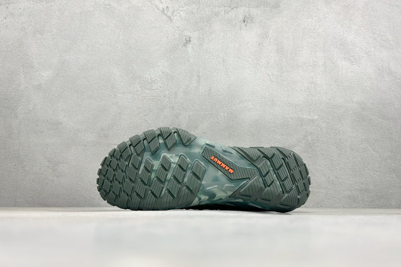 猛犸象MAMMUT Hueco 户外登山鞋 减震防滑耐磨 户外登山鞋 3020-06460-40238-1070