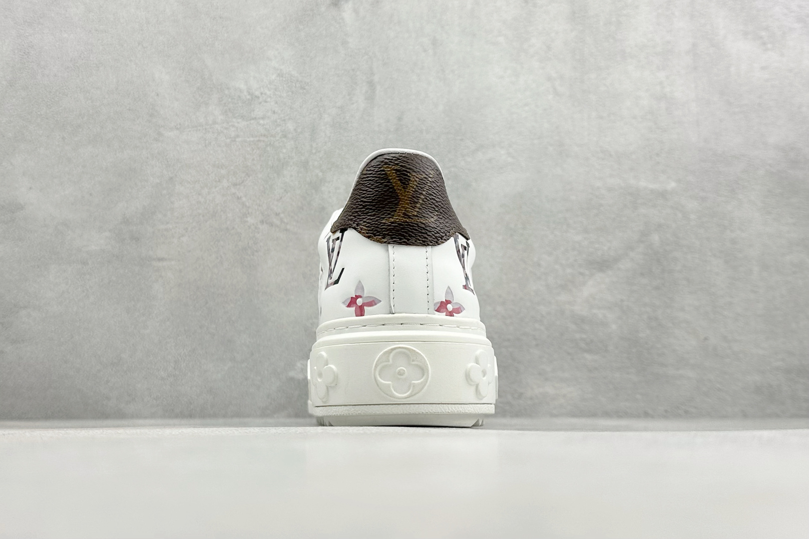 YS纯原广奢高端LouisVuittonNewArrival系列 LVTimeOut情侣小白鞋 YS纯原广奢高端LouisVuittonNewArrival系列 LVTimeOut情侣小白鞋