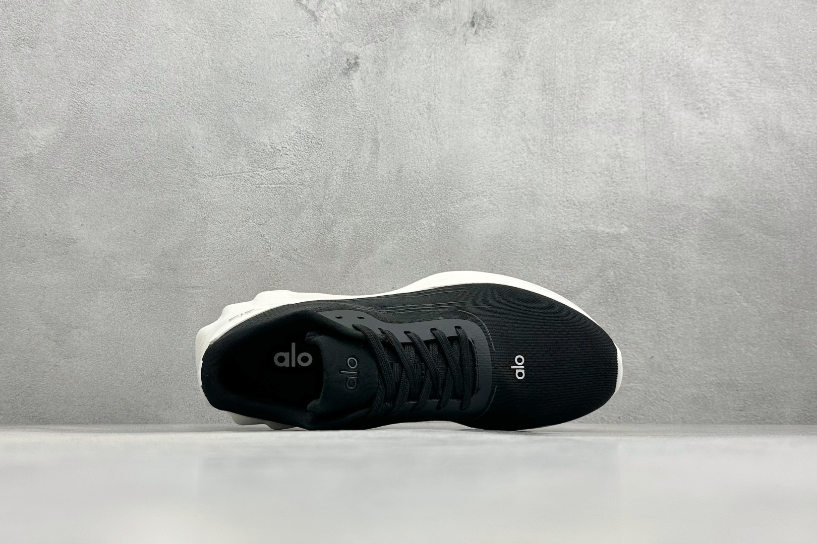 Alo yoga Alo Runner 舒适百搭防滑透气 低帮跑步鞋 A0590U-BLACK Alo yoga Alo Runner 舒适百搭防滑透气 低帮跑步鞋 A0590U-BLACK
