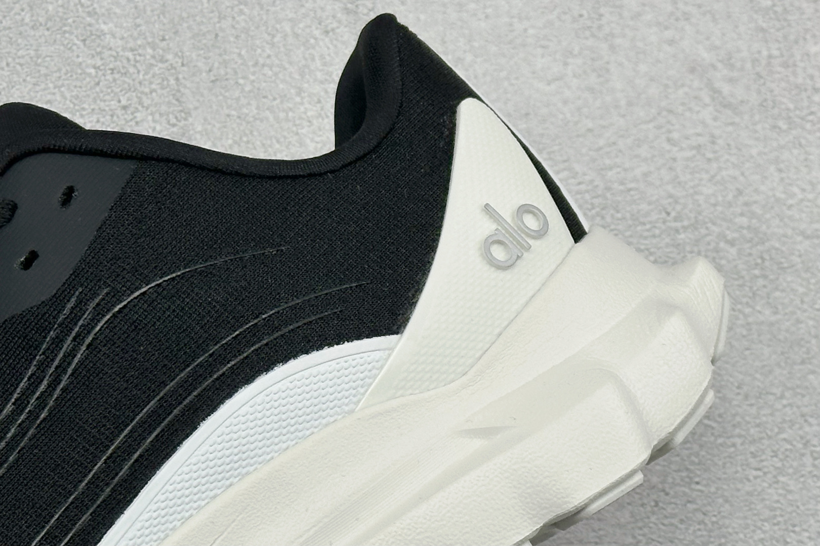 Alo yoga Alo Runner 舒适百搭防滑透气 低帮跑步鞋 A0590U-BLACK Alo yoga Alo Runner 舒适百搭防滑透气 低帮跑步鞋 A0590U-BLACK