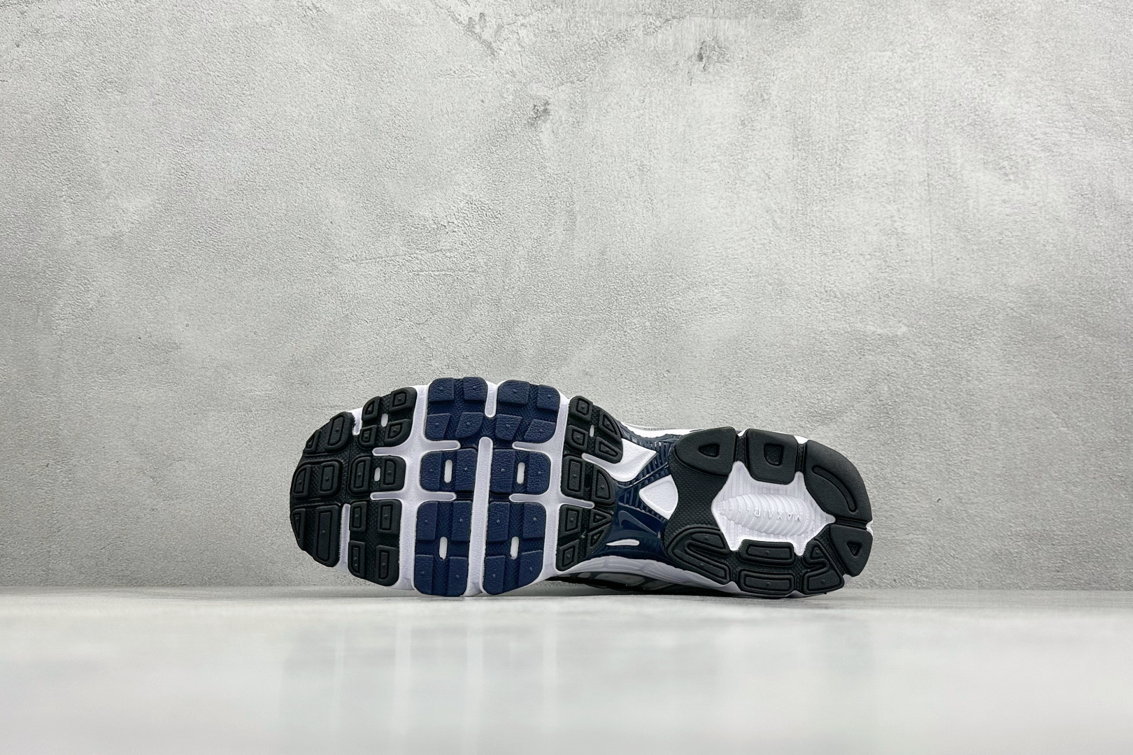 180 Nike Air Max Moto 2K 耐克 百搭舒适耐磨 低帮跑步鞋 HQ2056-104-Chinese UA Cheap High Quatity Brand Clothes Bags handbags Sneakers wholesale wholesaler seller from China Factory suppliers Fashion Clothing Shoes best Quality Beautiful Price 180 Nike Air Max Moto 2K 耐克 百搭舒适耐磨 低帮跑步鞋 HQ2056-104