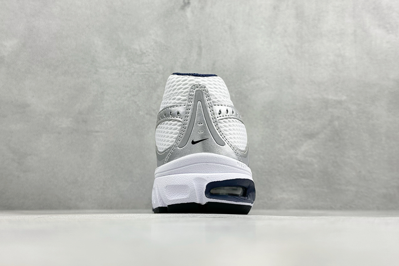 180 Nike Air Max Moto 2K 耐克 百搭舒适耐磨 低帮跑步鞋 HQ2056-104-Chinese UA Cheap High Quatity Brand Clothes Bags handbags Sneakers wholesale wholesaler seller from China Factory suppliers Fashion Clothing Shoes best Quality Beautiful Price 180 Nike Air Max Moto 2K 耐克 百搭舒适耐磨 低帮跑步鞋 HQ2056-104