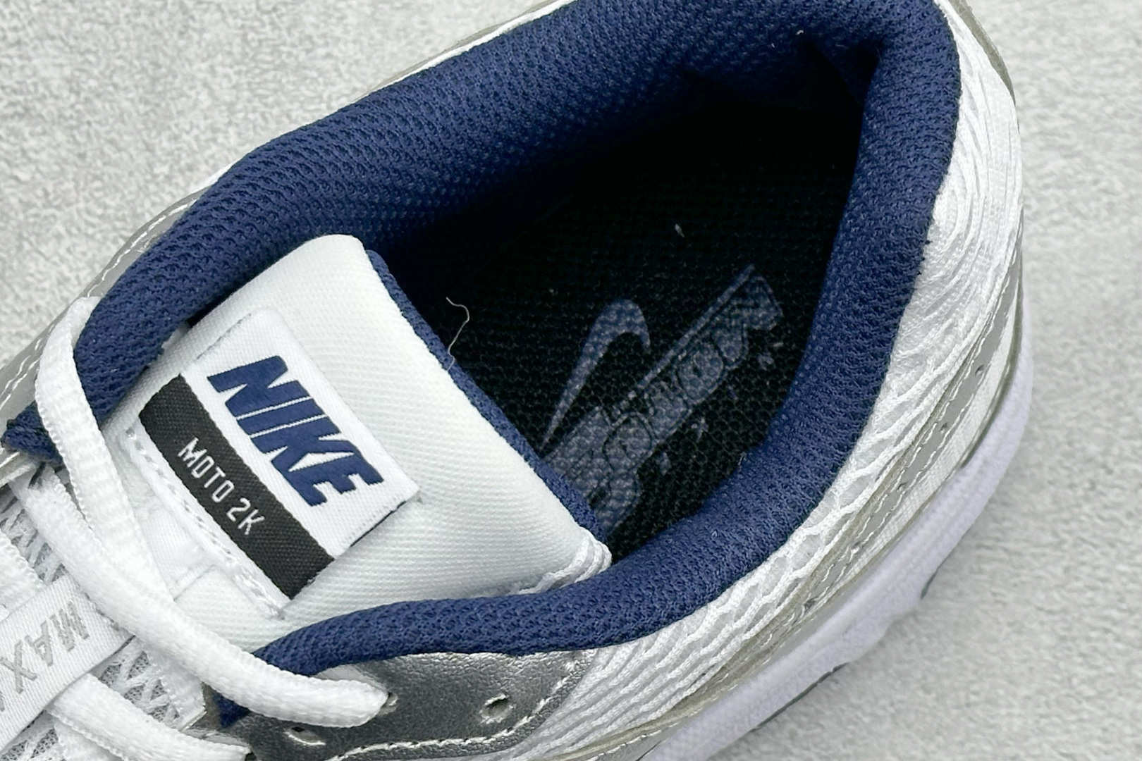 180 Nike Air Max Moto 2K 耐克 百搭舒适耐磨 低帮跑步鞋 HQ2056-104-Chinese UA Cheap High Quatity Brand Clothes Bags handbags Sneakers wholesale wholesaler seller from China Factory suppliers Fashion Clothing Shoes best Quality Beautiful Price 180 Nike Air Max Moto 2K 耐克 百搭舒适耐磨 低帮跑步鞋 HQ2056-104
