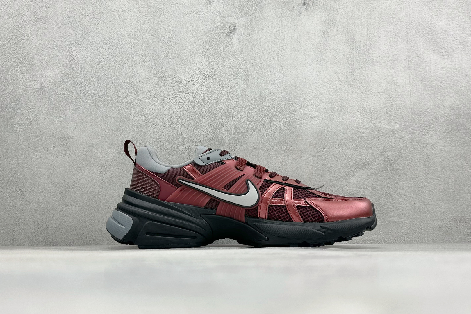 NIKE V2K Runtekk 酒红 减震防滑复古低帮跑步鞋 HJ4497-600 NIKE V2K Runtekk 酒红 减震防滑复古低帮跑步鞋 HJ4497-600