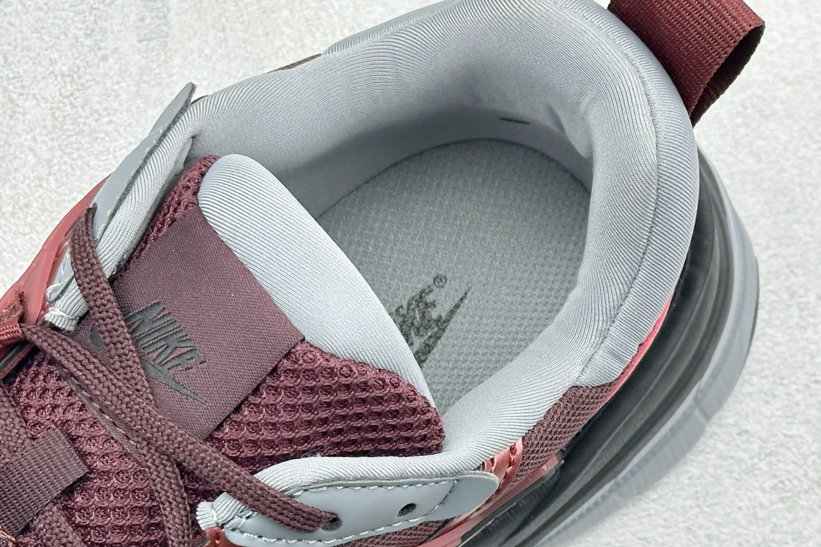 NIKE V2K Runtekk 酒红 减震防滑复古低帮跑步鞋 HJ4497-600 NIKE V2K Runtekk 酒红 减震防滑复古低帮跑步鞋 HJ4497-600