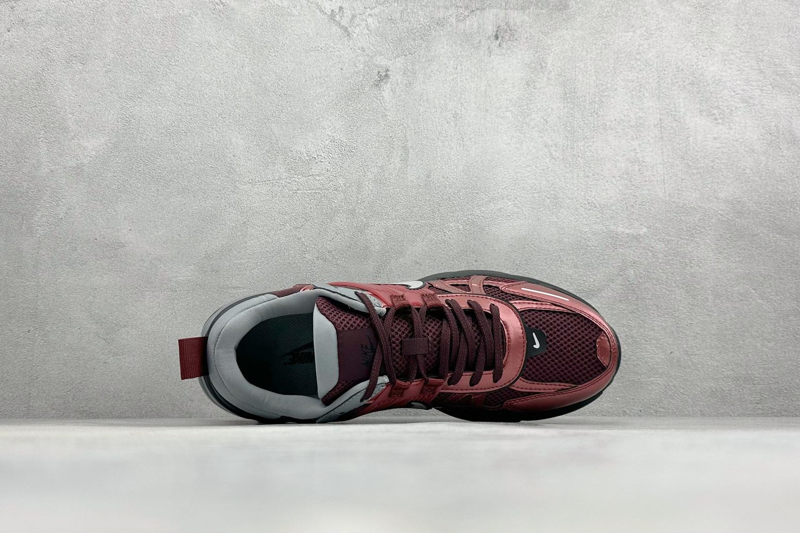 NIKE V2K Runtekk 酒红 减震防滑复古低帮跑步鞋 HJ4497-600 NIKE V2K Runtekk 酒红 减震防滑复古低帮跑步鞋 HJ4497-600
