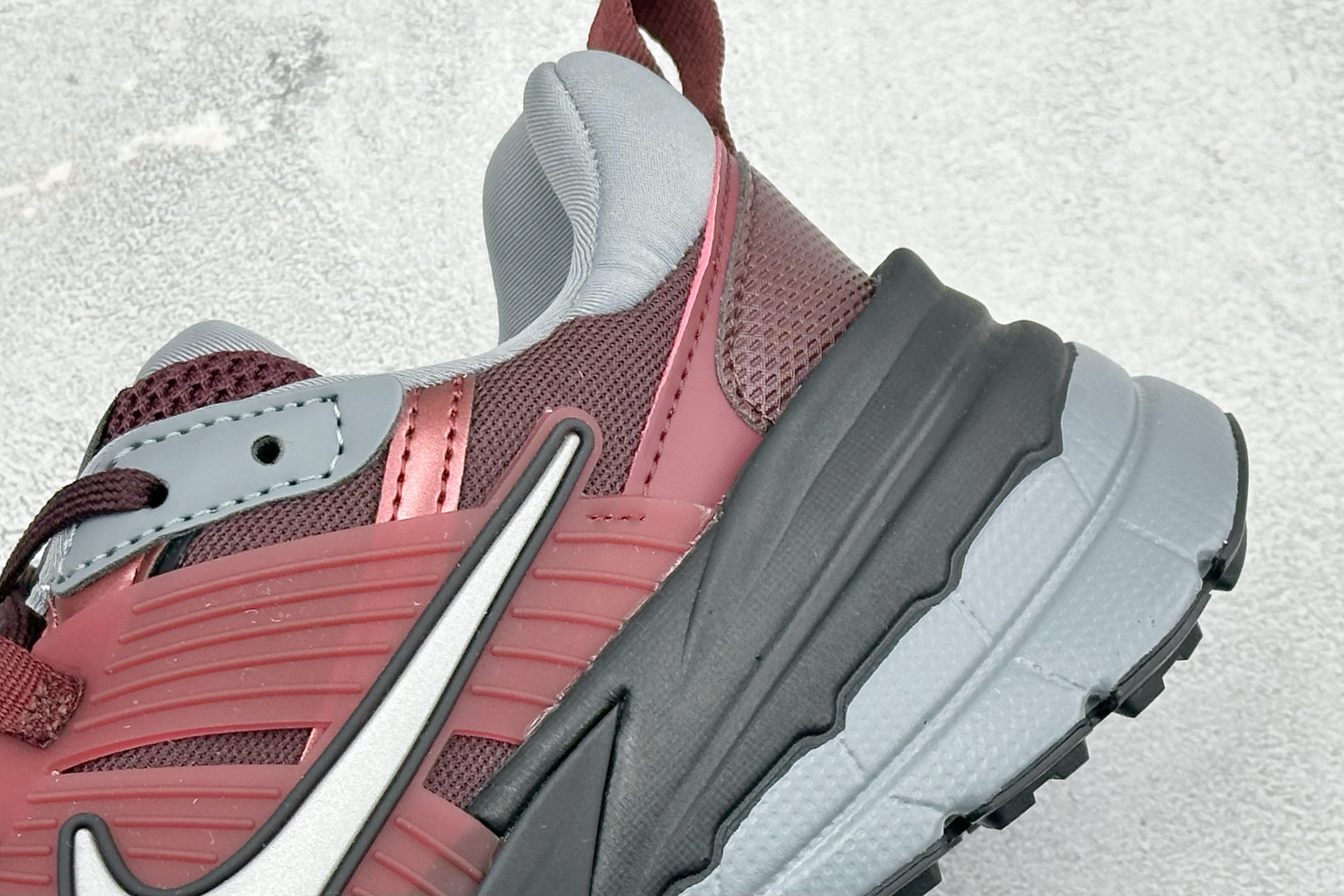 NIKE V2K Runtekk 酒红 减震防滑复古低帮跑步鞋 HJ4497-600 NIKE V2K Runtekk 酒红 减震防滑复古低帮跑步鞋 HJ4497-600