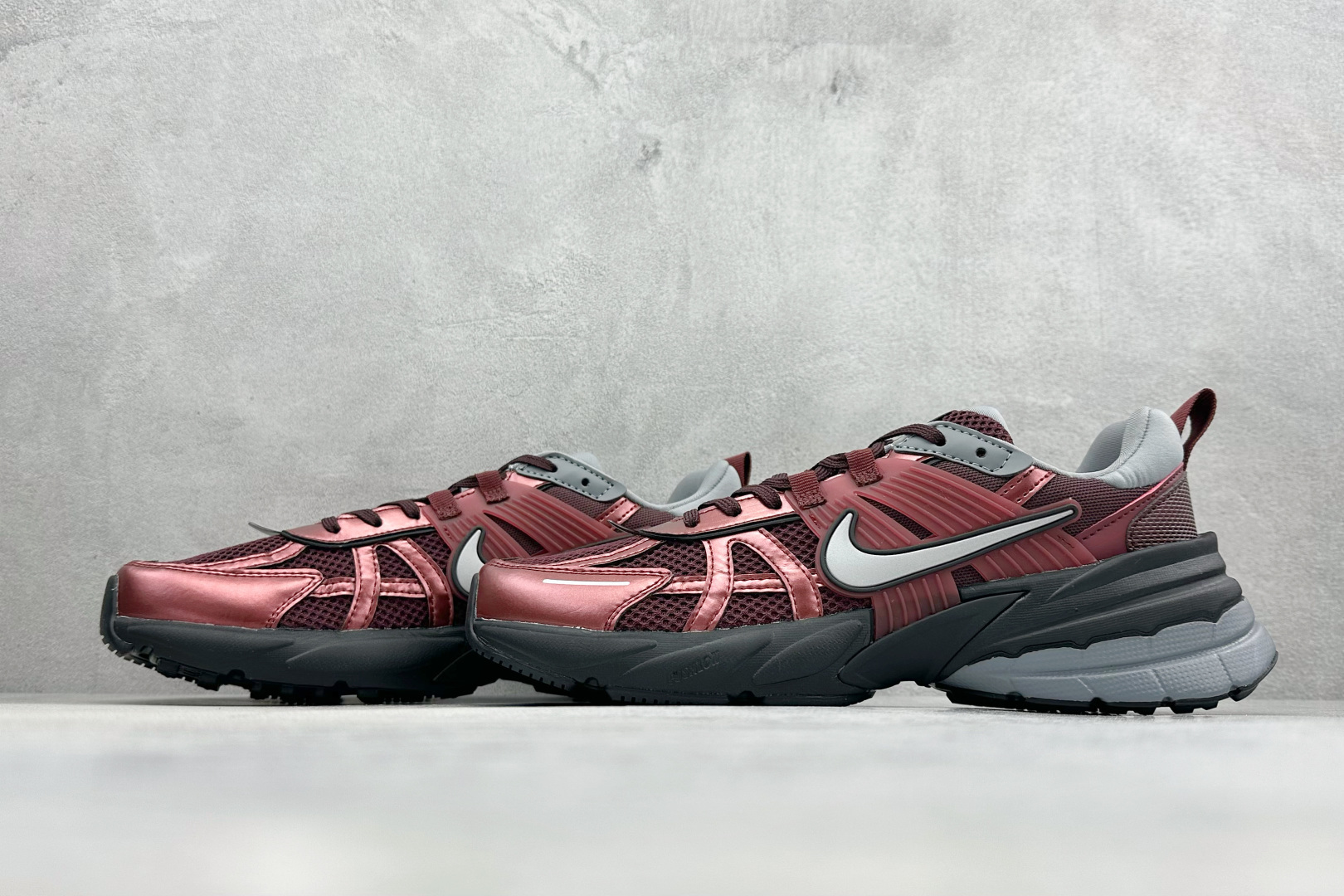 NIKE V2K Runtekk 酒红 减震防滑复古低帮跑步鞋 HJ4497-600 NIKE V2K Runtekk 酒红 减震防滑复古低帮跑步鞋 HJ4497-600