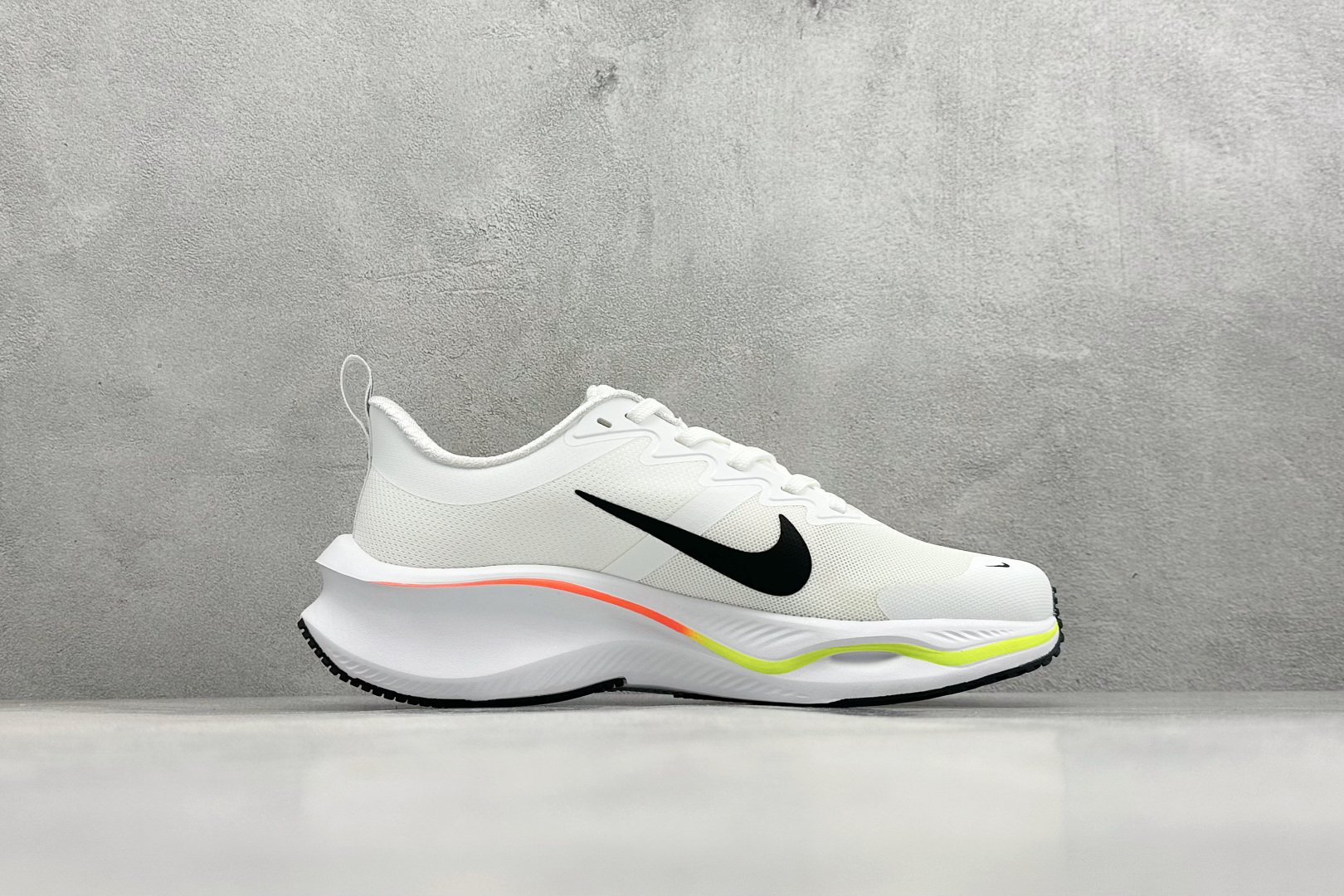NIKE ZOOMX PLUS 全新耐克跑鞋一代 CK4318-008 NIKE ZOOMX PLUS 全新耐克跑鞋一代 CK4318-008
