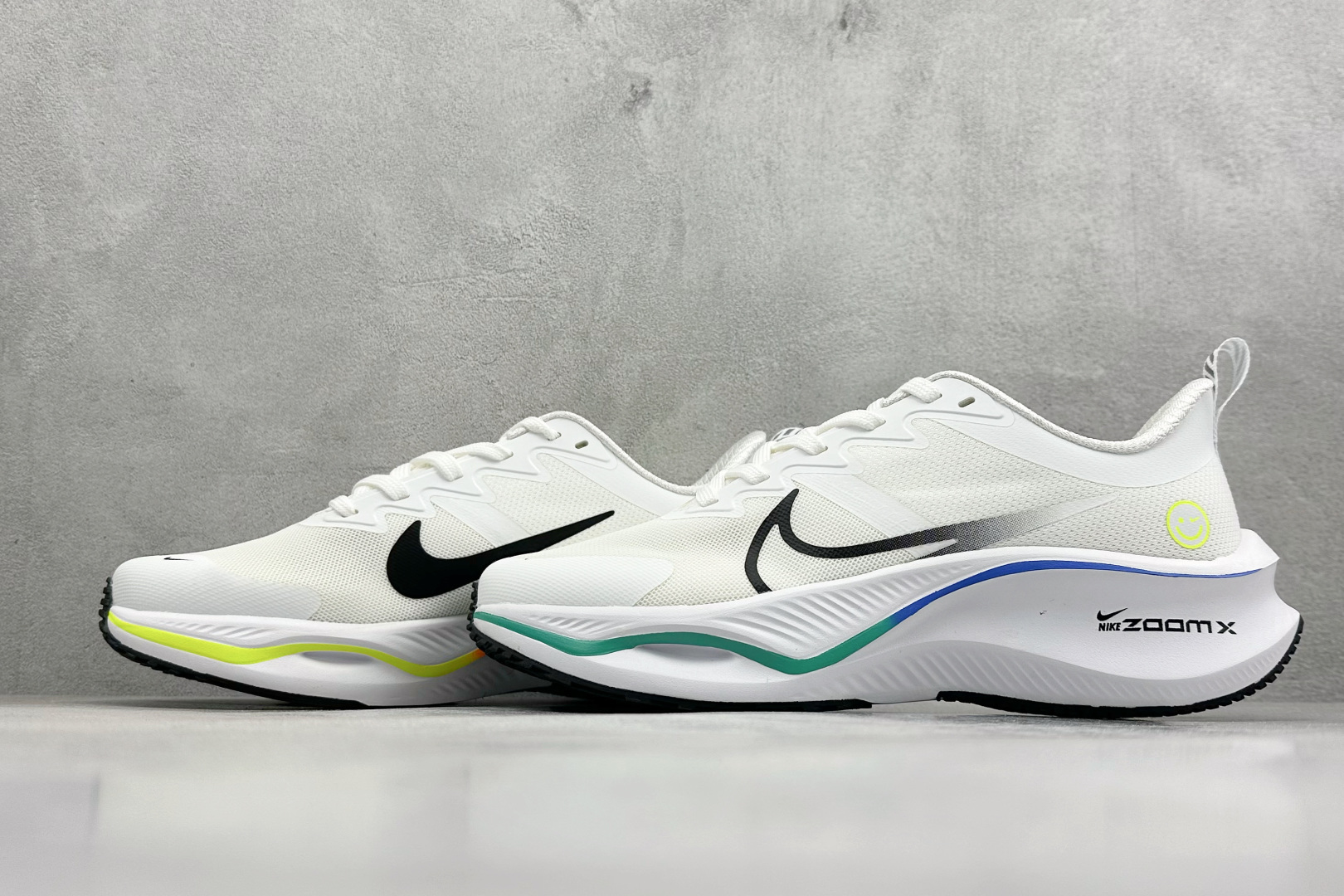 NIKE ZOOMX PLUS 全新耐克跑鞋一代 CK4318-008 NIKE ZOOMX PLUS 全新耐克跑鞋一代 CK4318-008