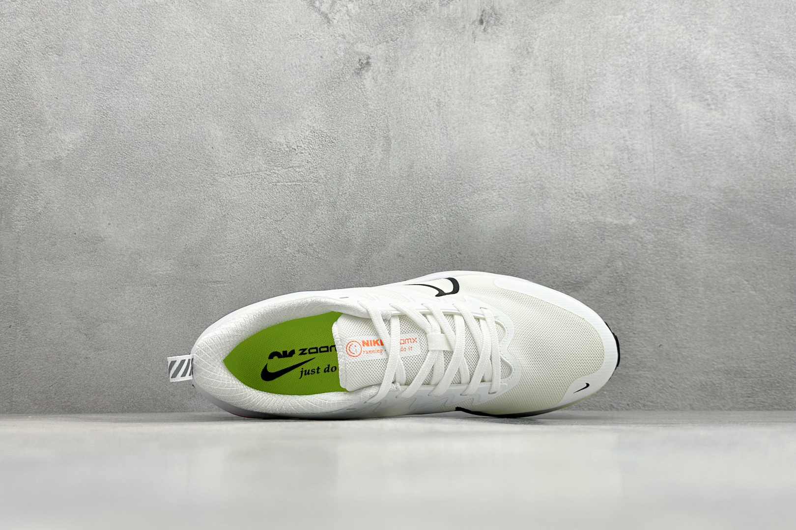 NIKE ZOOMX PLUS 全新耐克跑鞋一代 CK4318-008 NIKE ZOOMX PLUS 全新耐克跑鞋一代 CK4318-008
