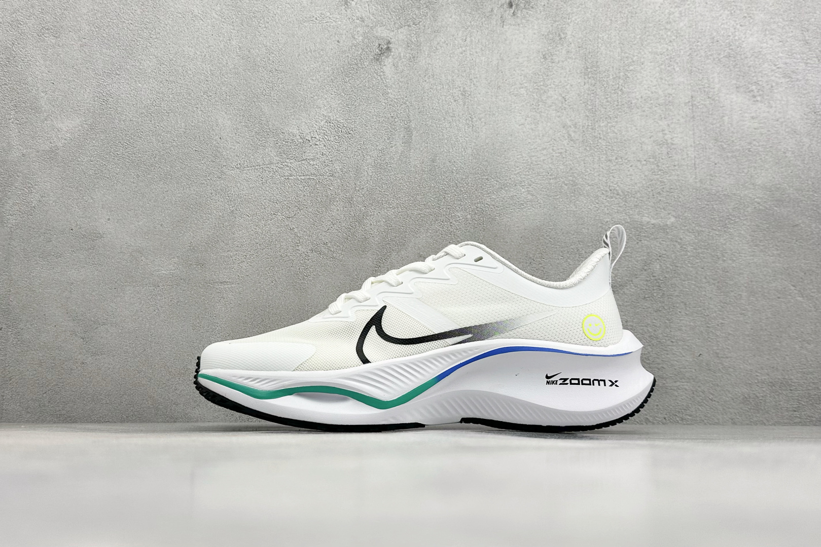 NIKE ZOOMX PLUS 全新耐克跑鞋一代 CK4318-008 NIKE ZOOMX PLUS 全新耐克跑鞋一代 CK4318-008