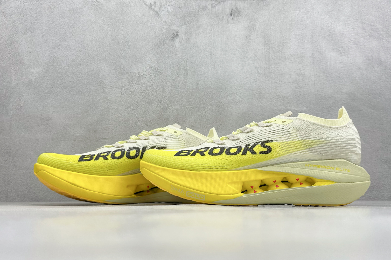 Z版Brooks 布鲁克斯 Hyperion Elite 5 超弹轻盈跑步鞋 低帮透气缓震支撑休闲运动慢跑鞋 100049-1D-756 Z版Brooks 布鲁克斯 Hyperion Elite 5 超弹轻盈跑步鞋 低帮透气缓震支撑休闲运动慢跑鞋 100049-1D-756