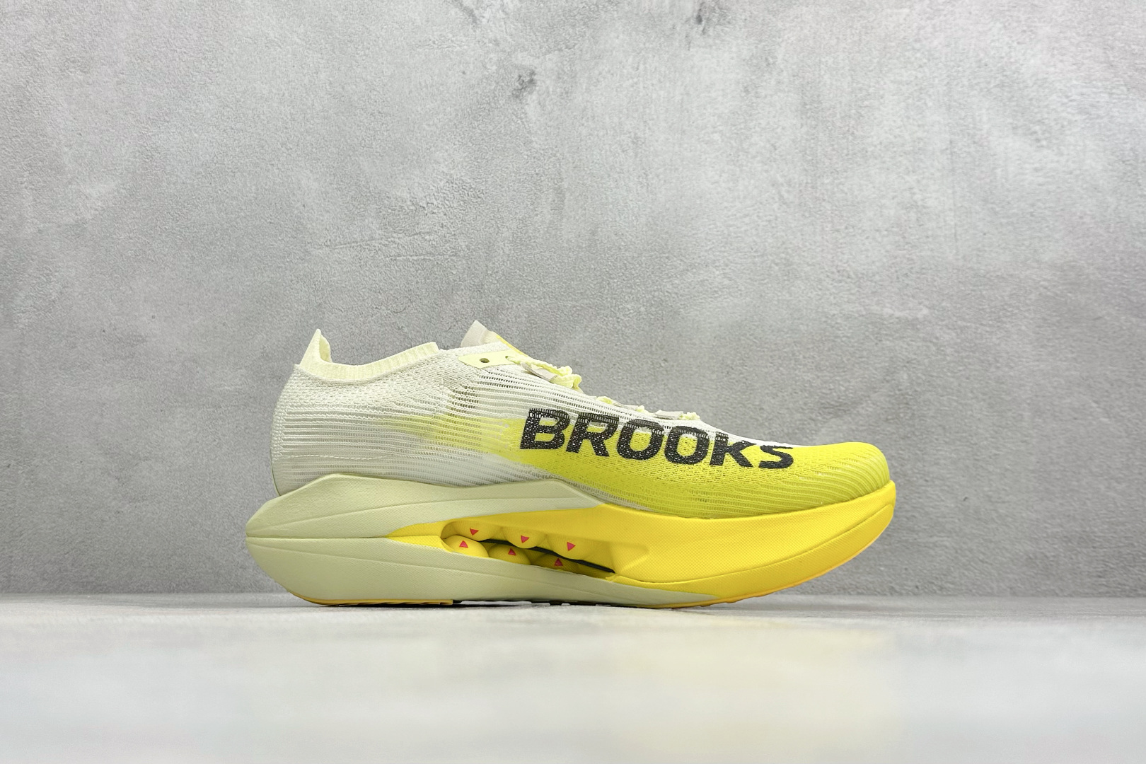 Z版Brooks 布鲁克斯 Hyperion Elite 5 超弹轻盈跑步鞋 低帮透气缓震支撑休闲运动慢跑鞋 100049-1D-756 Z版Brooks 布鲁克斯 Hyperion Elite 5 超弹轻盈跑步鞋 低帮透气缓震支撑休闲运动慢跑鞋 100049-1D-756