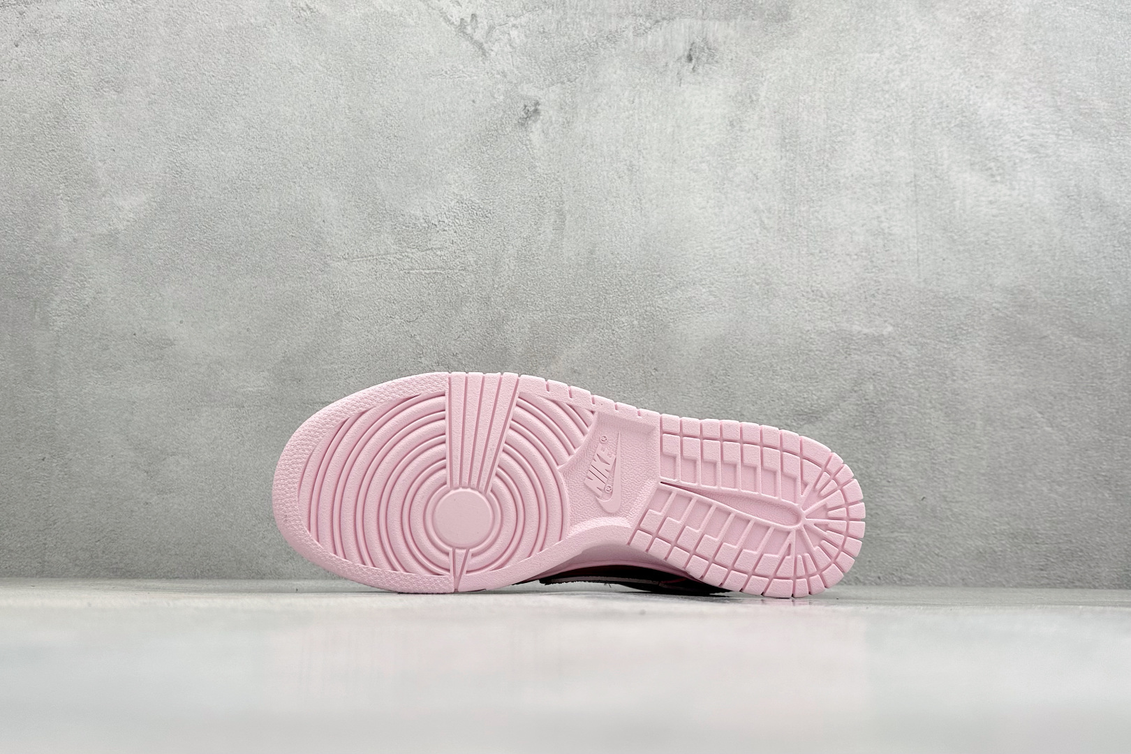 Nike SB Dunk Low 情人节限定 低帮休闲滑板鞋 IQ0218-663 Nike SB Dunk Low 情人节限定 低帮休闲滑板鞋 IQ0218-663