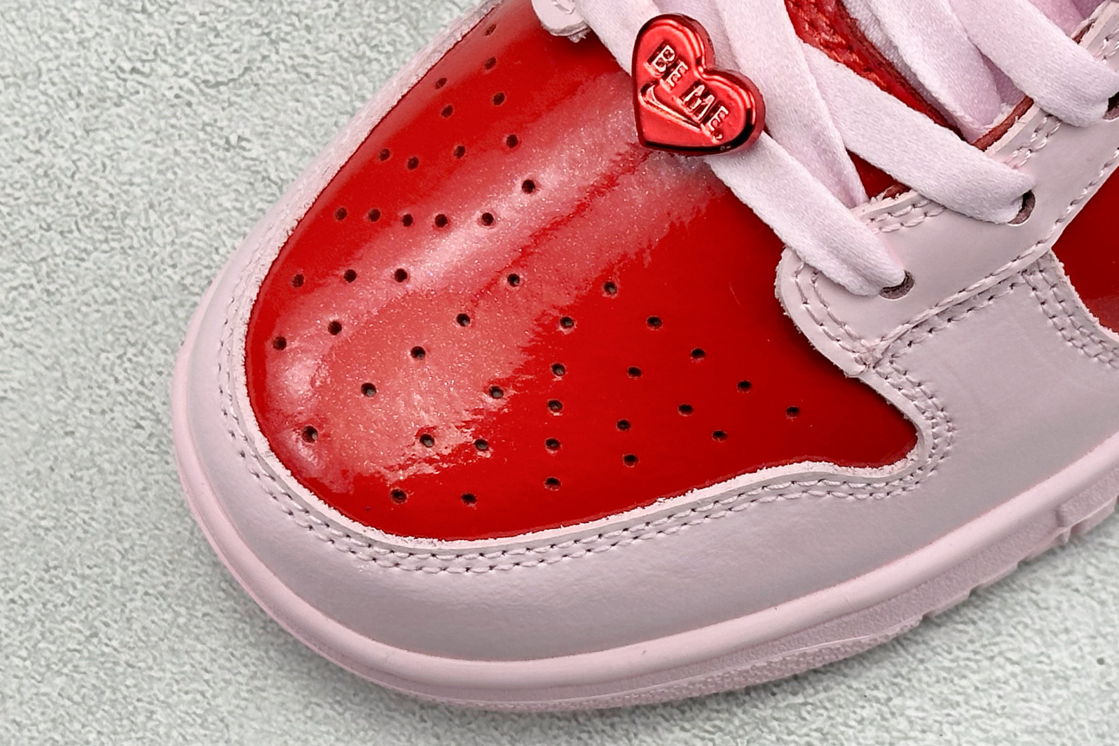 Nike SB Dunk Low 情人节限定 低帮休闲滑板鞋 IQ0218-663 Nike SB Dunk Low 情人节限定 低帮休闲滑板鞋 IQ0218-663