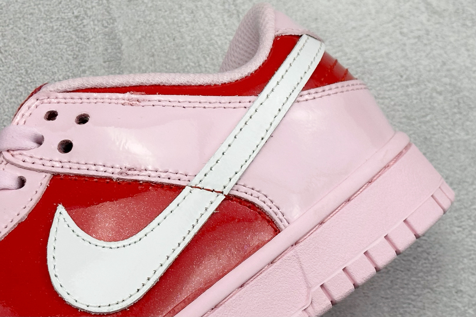 Nike SB Dunk Low 情人节限定 低帮休闲滑板鞋 IQ0218-663 Nike SB Dunk Low 情人节限定 低帮休闲滑板鞋 IQ0218-663