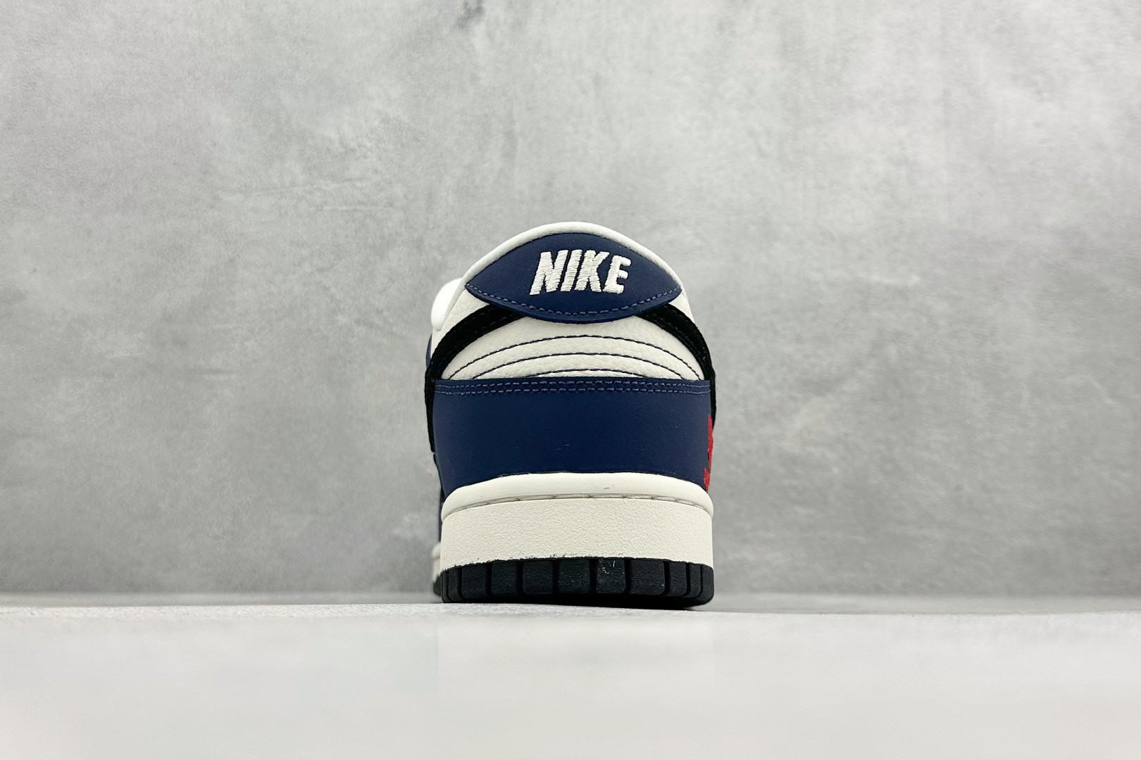 Nike SB Dunk Low“UNDEFEATED------海军蓝”海军蓝与米白撞色拼接 TX1688-019 Nike SB Dunk Low“UNDEFEATED------海军蓝”海军蓝与米白撞色拼接 TX1688-019