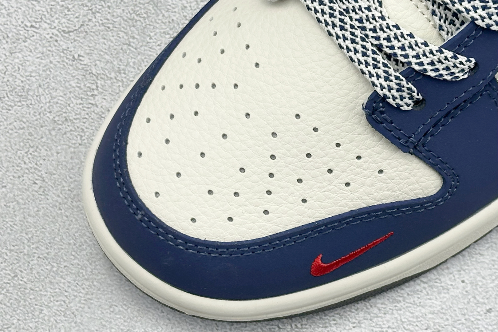 Nike SB Dunk Low“UNDEFEATED------海军蓝”海军蓝与米白撞色拼接 TX1688-019 Nike SB Dunk Low“UNDEFEATED------海军蓝”海军蓝与米白撞色拼接 TX1688-019