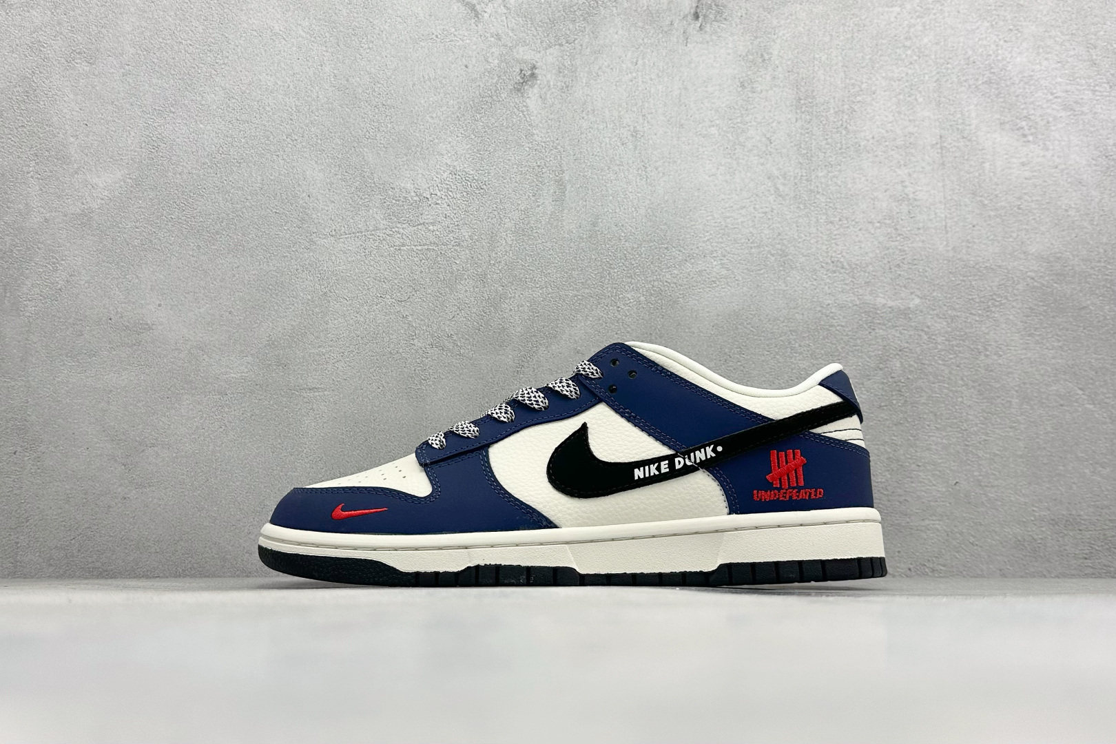 Nike SB Dunk Low“UNDEFEATED——海军蓝”海军蓝与米白撞色拼接 TX1688-019 Nike SB Dunk Low“UNDEFEATED——海军蓝”海军蓝与米白撞色拼接 TX1688-019