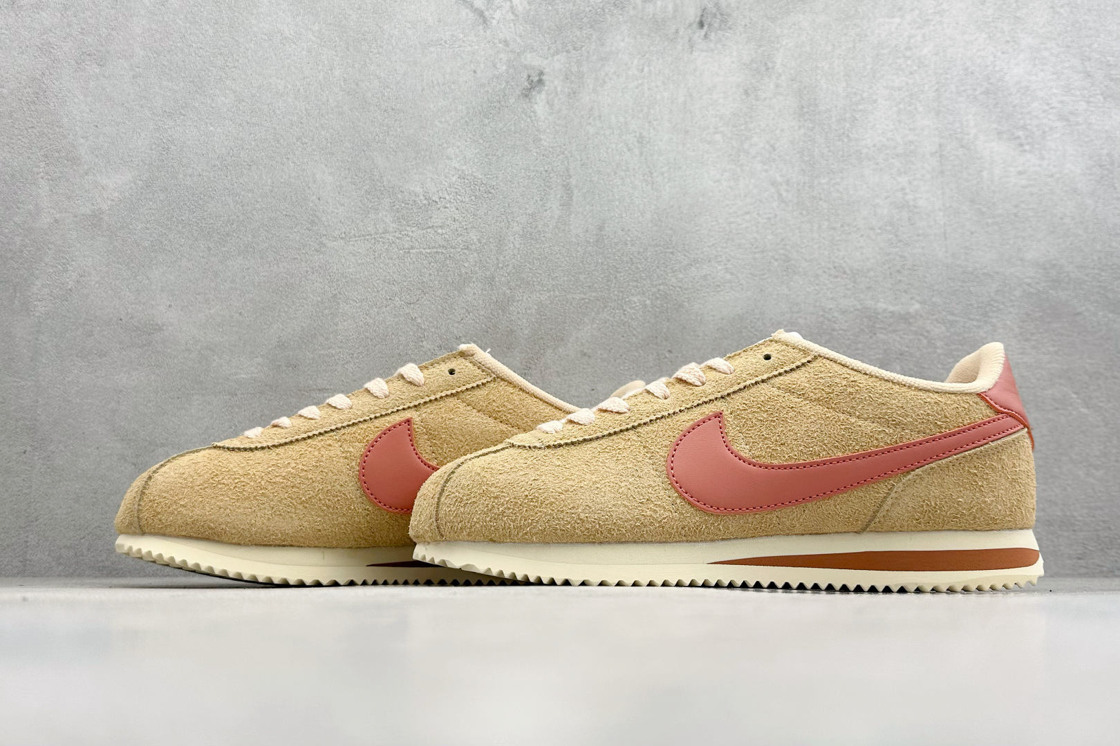 XH版NIKE CORTEZ 经典轻便舒适阿甘休闲跑步鞋 FJ2530-201