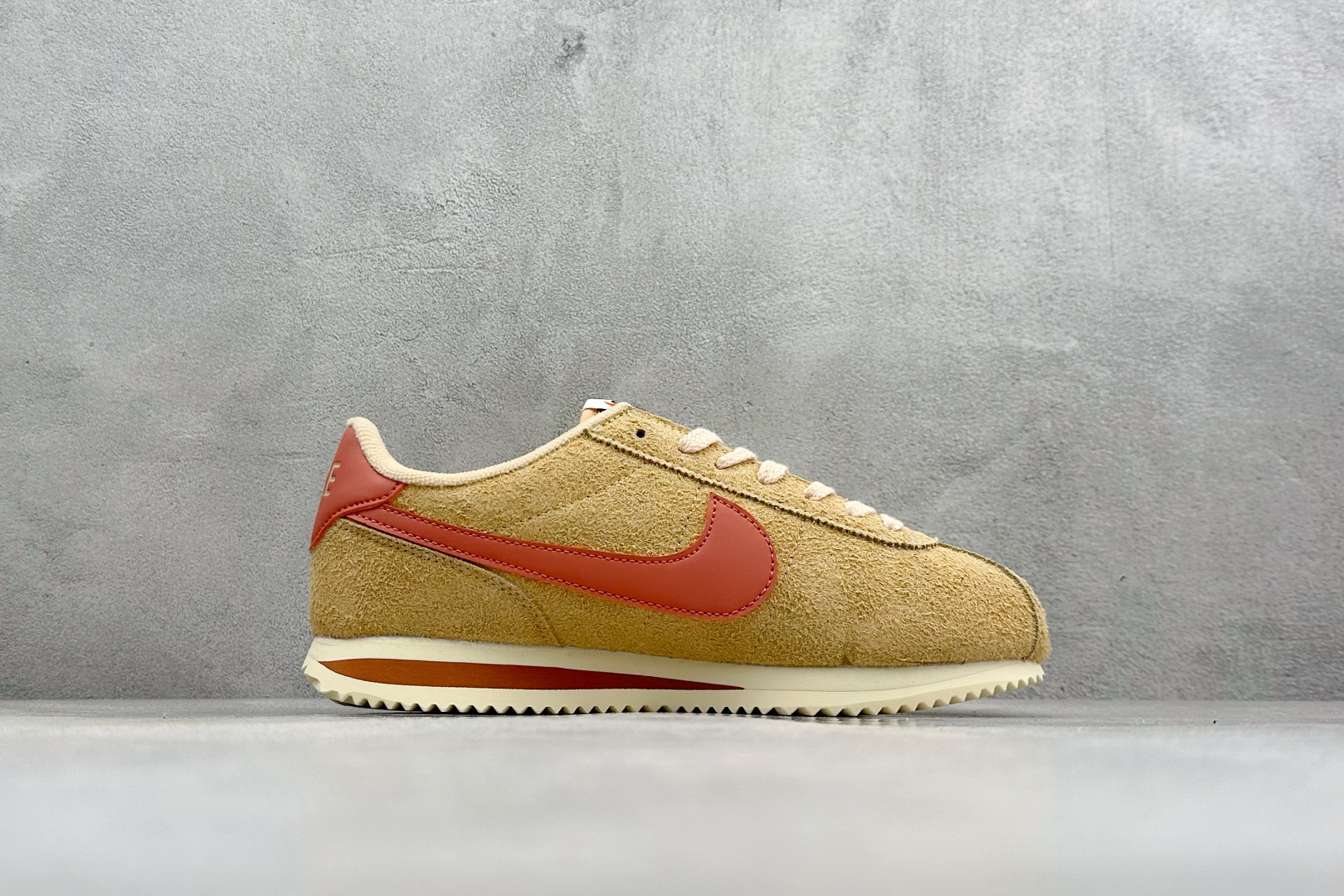 XH版NIKE CORTEZ 经典轻便舒适阿甘休闲跑步鞋 FJ2530-201